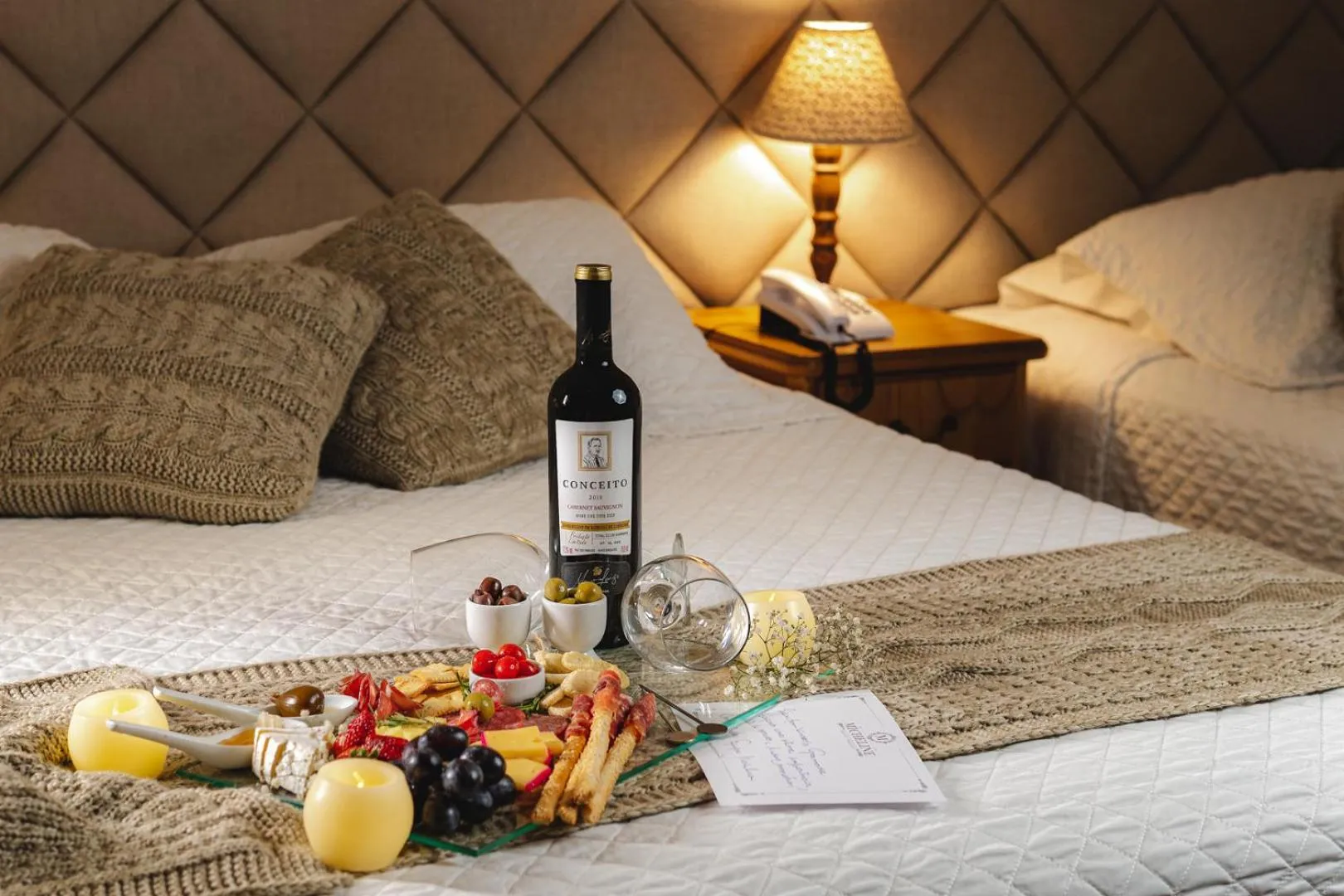 Bedroom, Bed in Micheline Hotel Tricot - ao lado da Rua Coberta