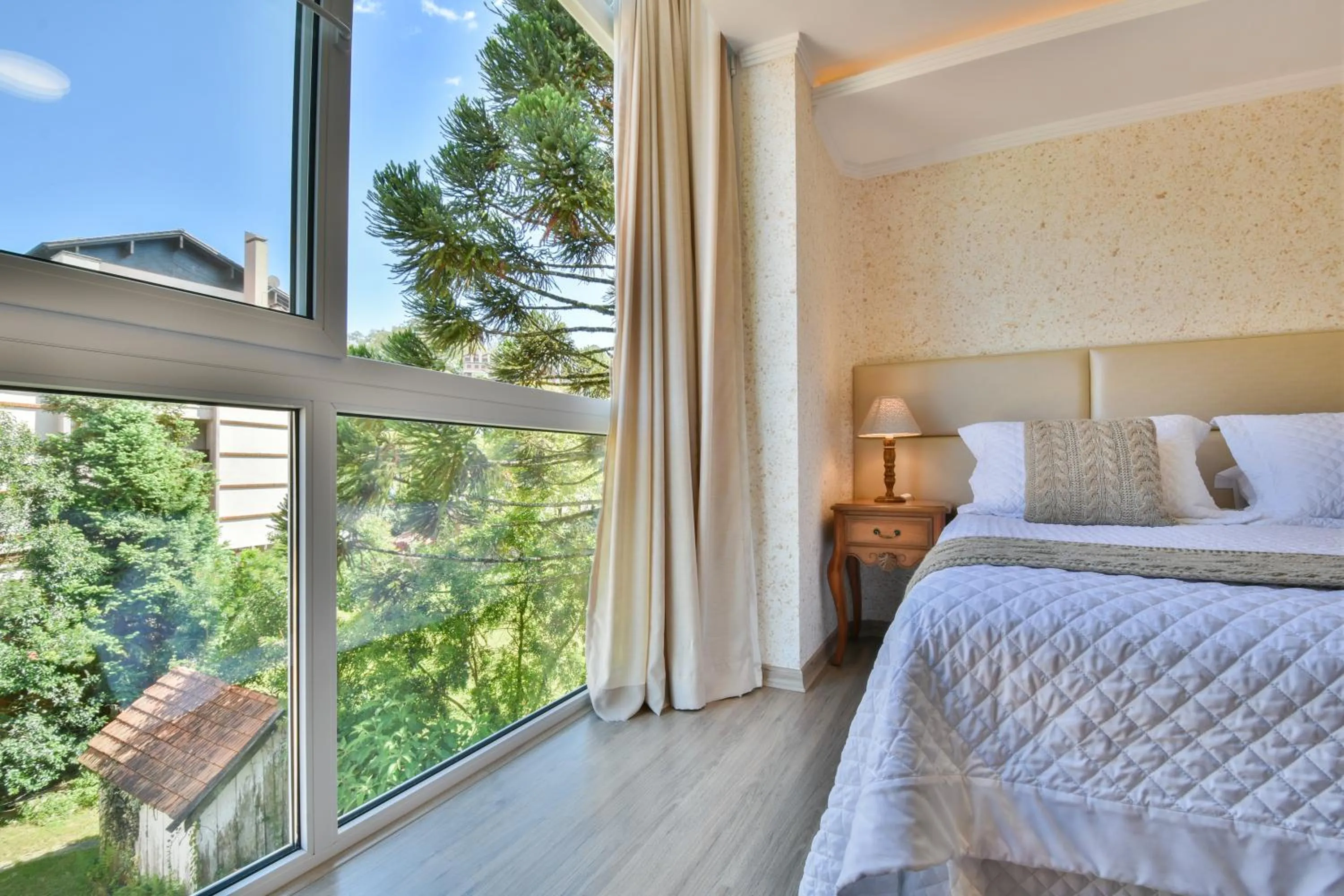 Bed in Micheline Hotel Tricot - ao lado da Rua Coberta