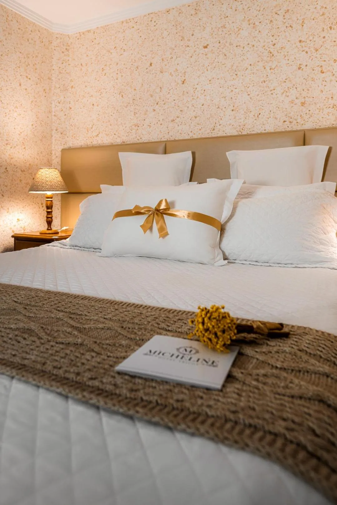 Bedroom, Bed in Micheline Hotel Tricot - ao lado da Rua Coberta