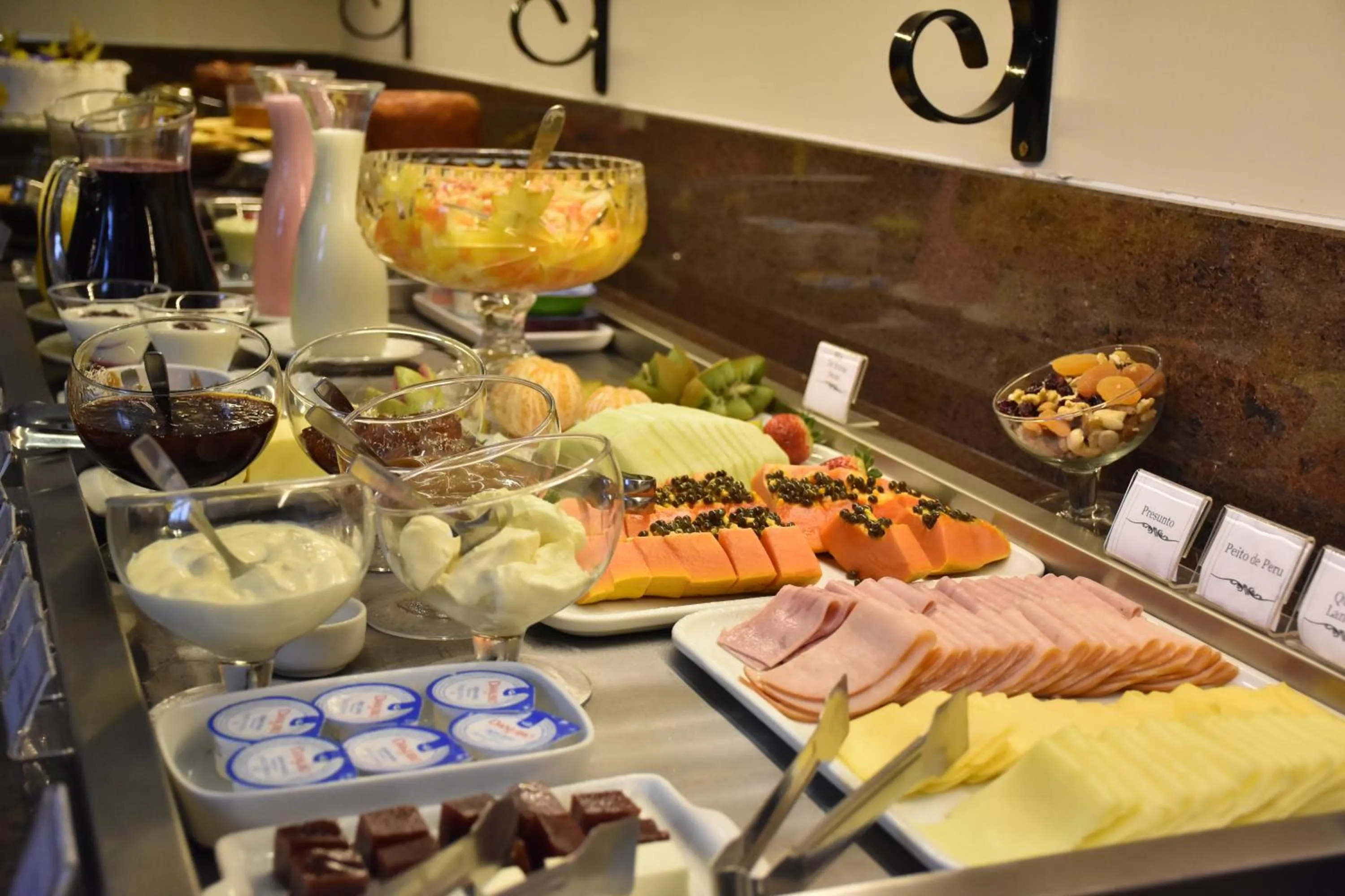 Breakfast in Micheline Hotel Tricot - ao lado da Rua Coberta