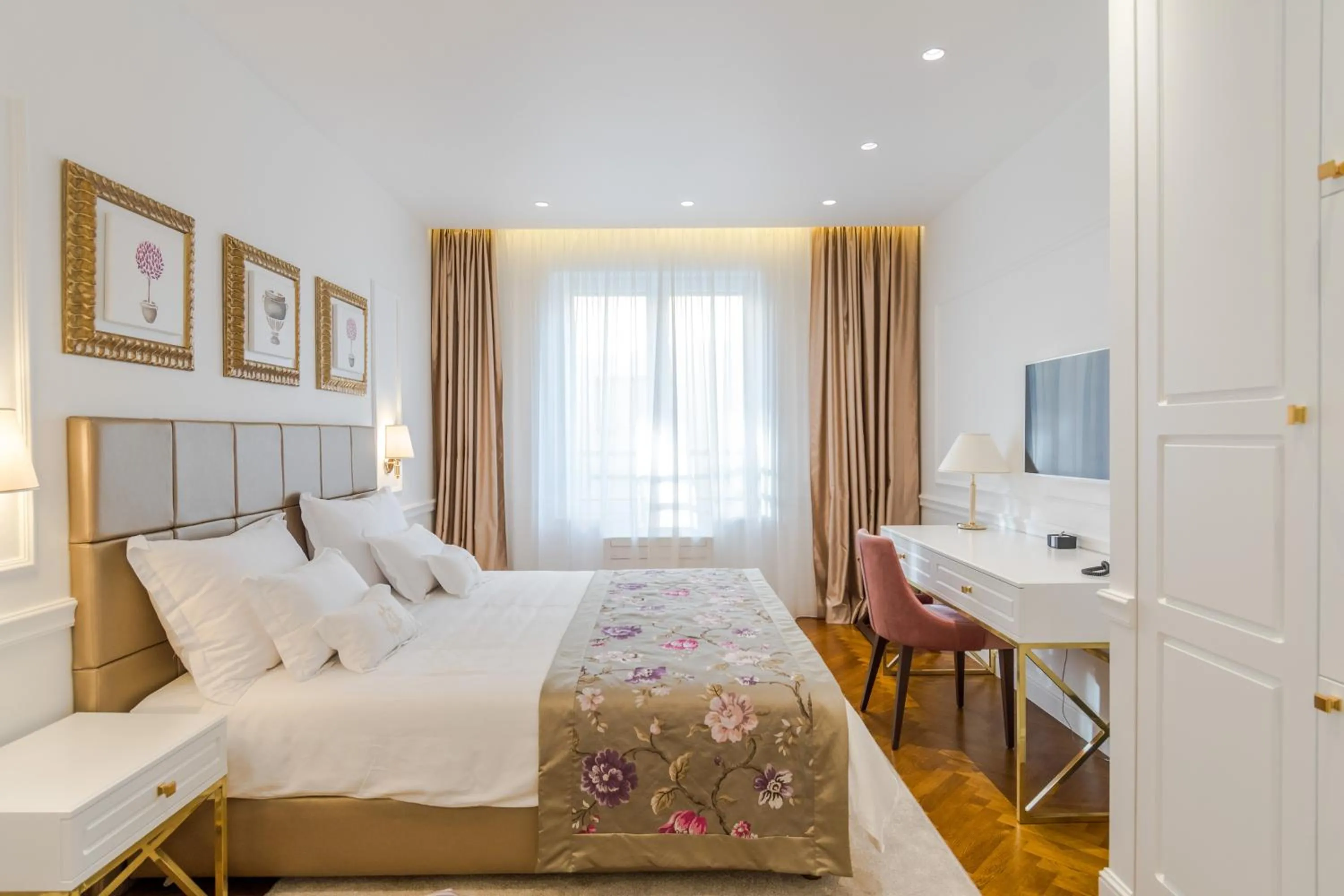 Ann Luxury Rooms