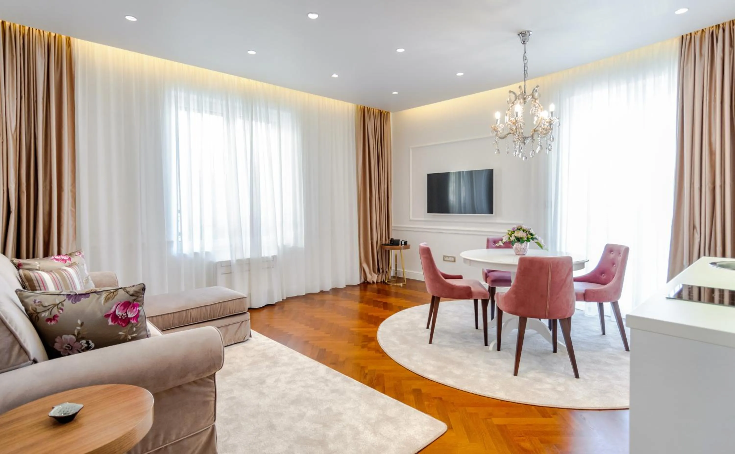 Ann Luxury Rooms