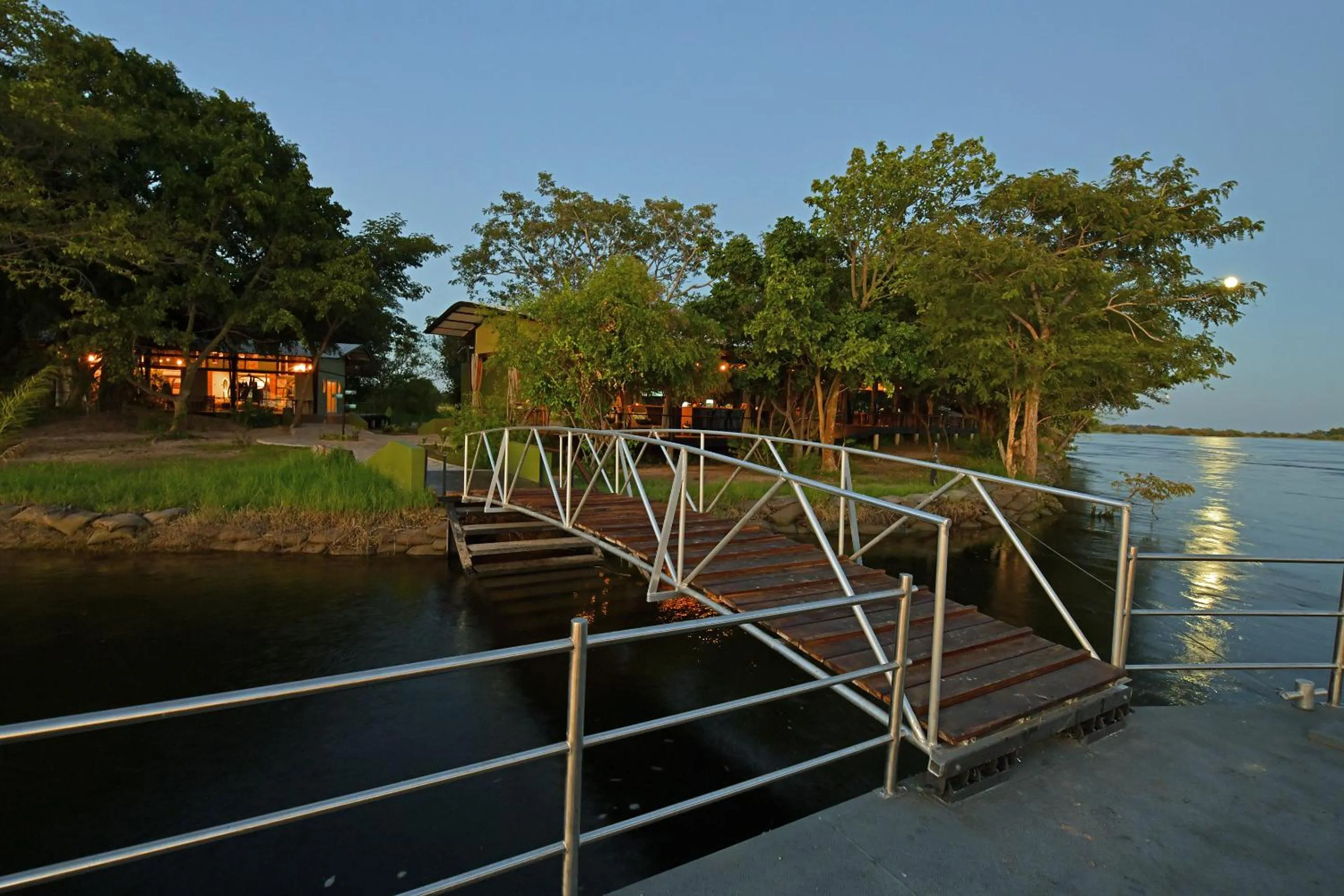 Area and facilities in Zambezi Mubala Lodge