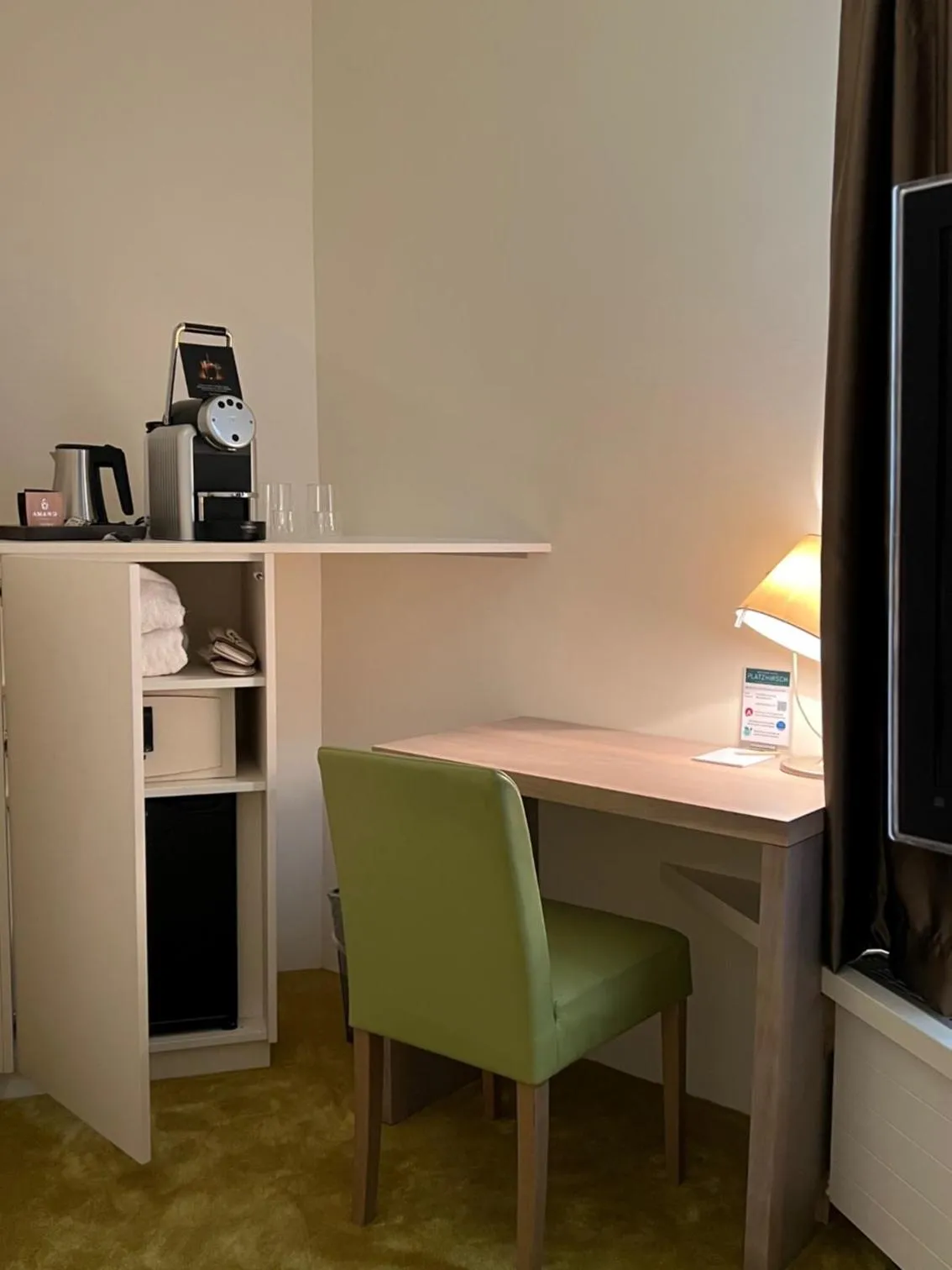 Coffee/tea facilities in PLATZHIRSCH ZÜRICH - Downtown Boutique Hotel & Sushi Lounge