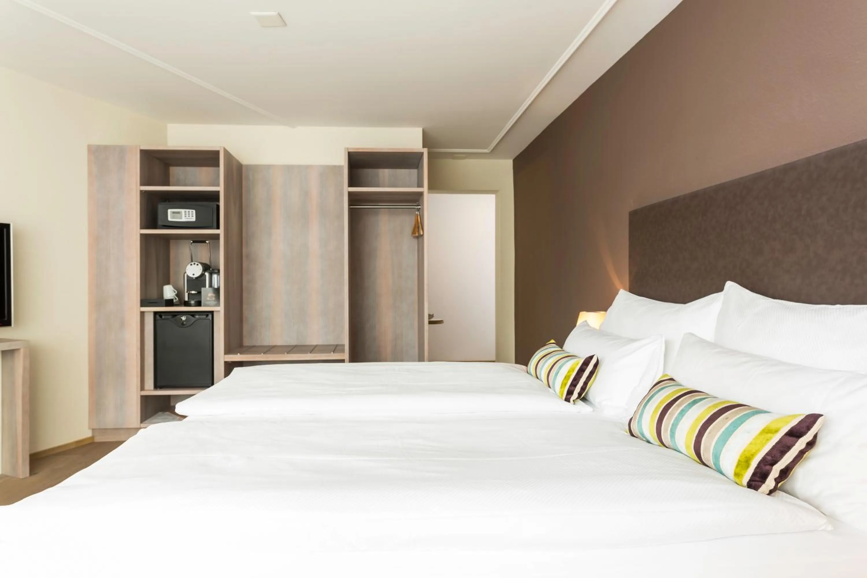 Photo of the whole room, Bed in PLATZHIRSCH ZÜRICH - Downtown Boutique Hotel & Sushi Lounge