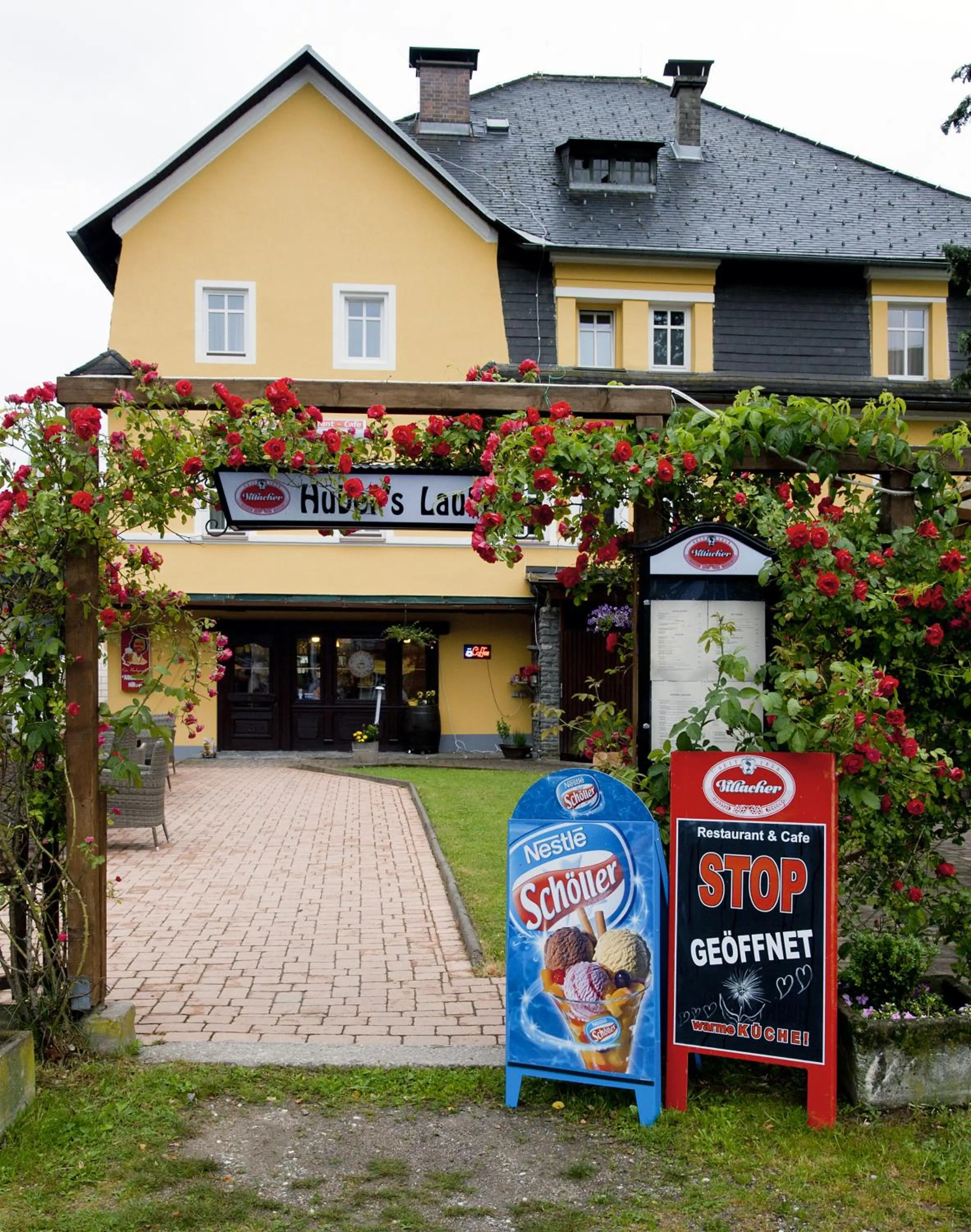 Facade/entrance in Hotel Villa Huber