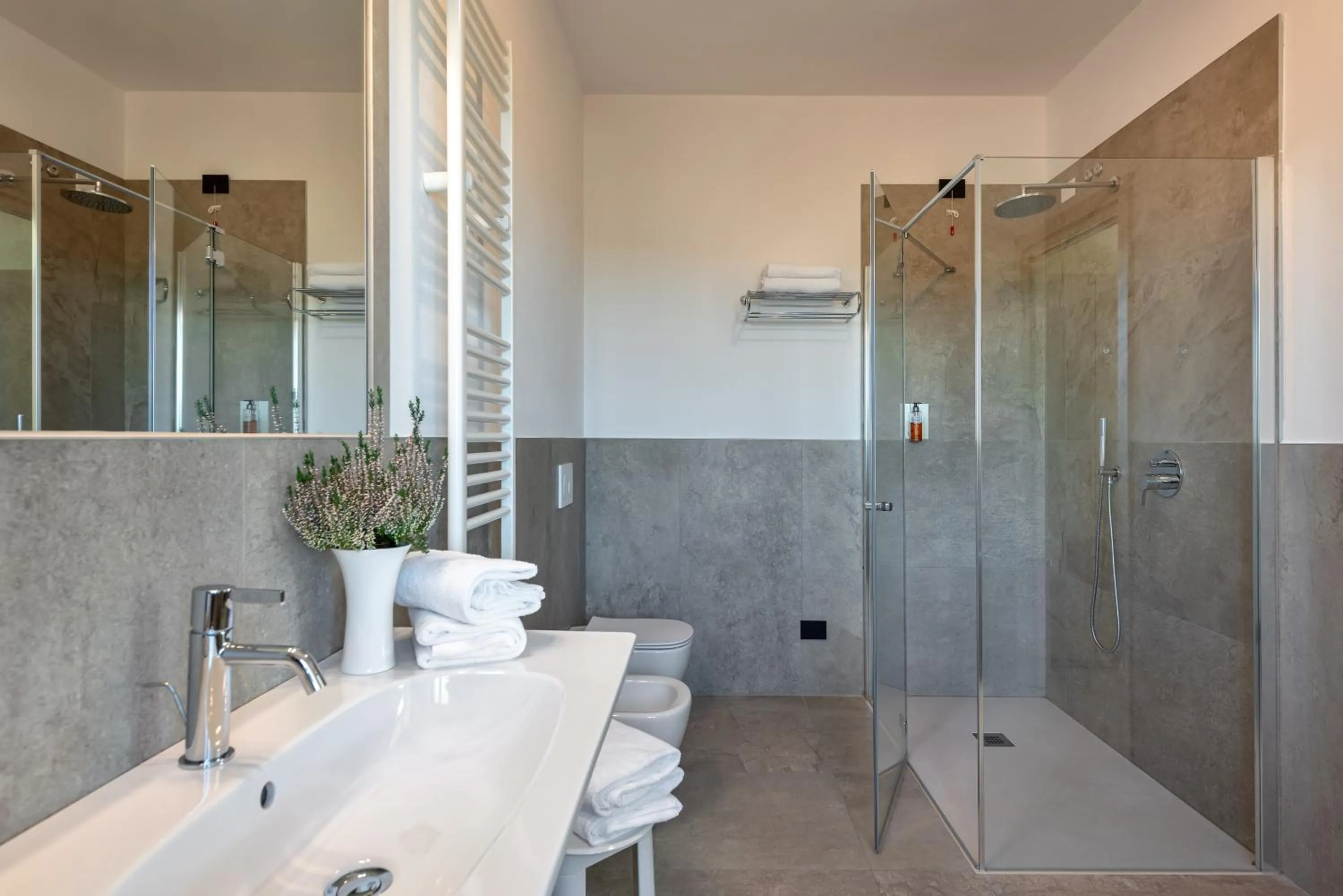 Shower in Sporting Hotel San Felice