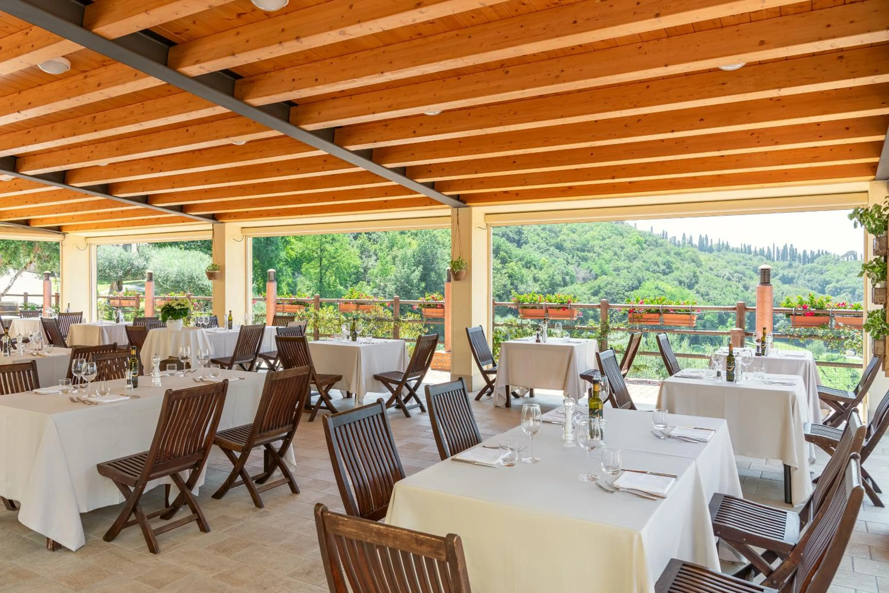 Restaurant/places to eat in Sporting Hotel San Felice