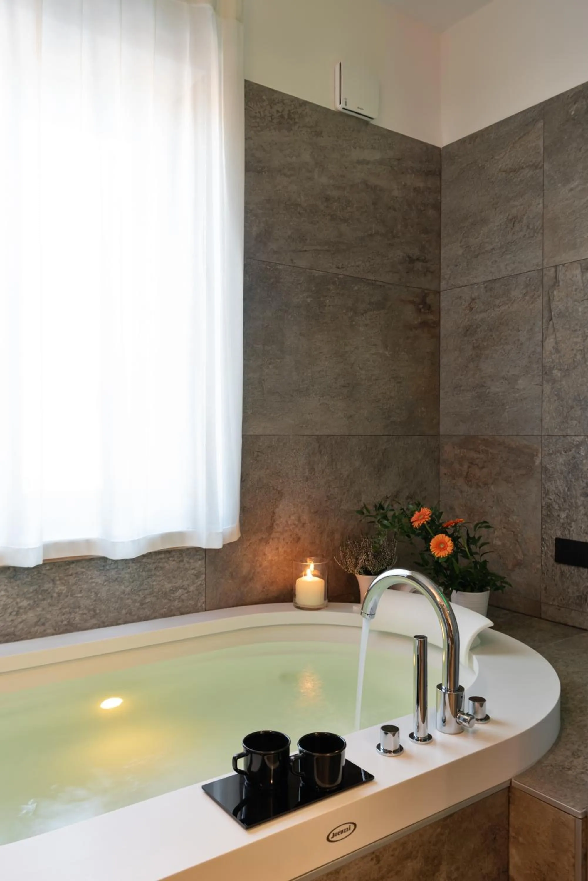 Hot Tub in Sporting Hotel San Felice