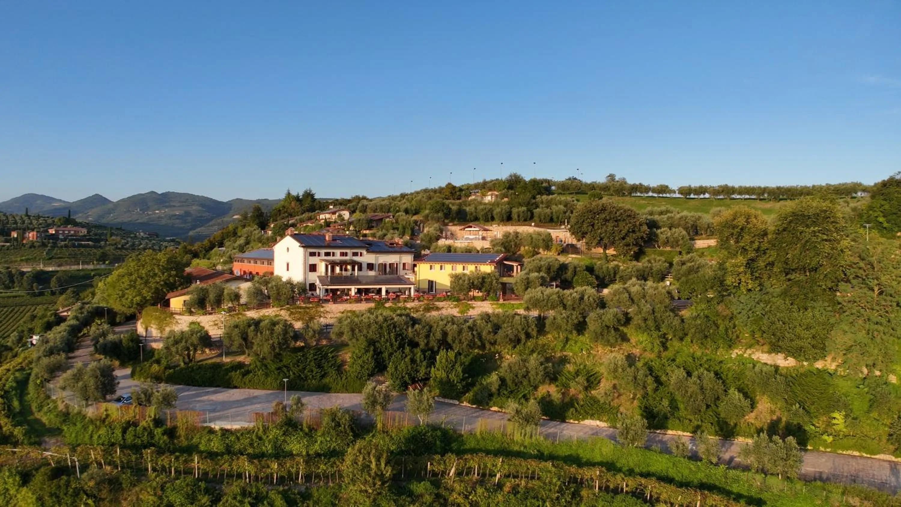 Text overlay in Sporting Hotel San Felice