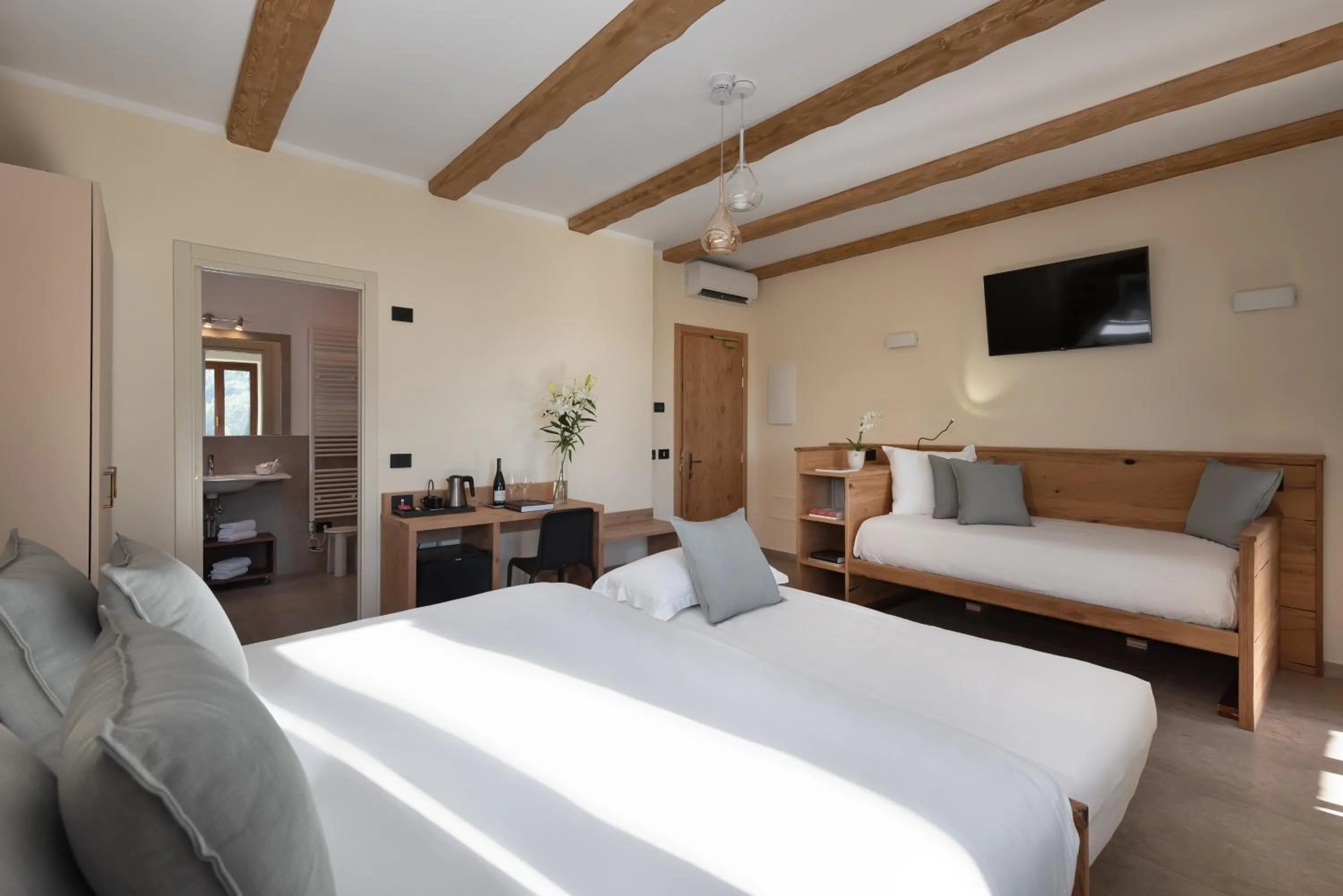 TV and multimedia, Bed in Sporting Hotel San Felice
