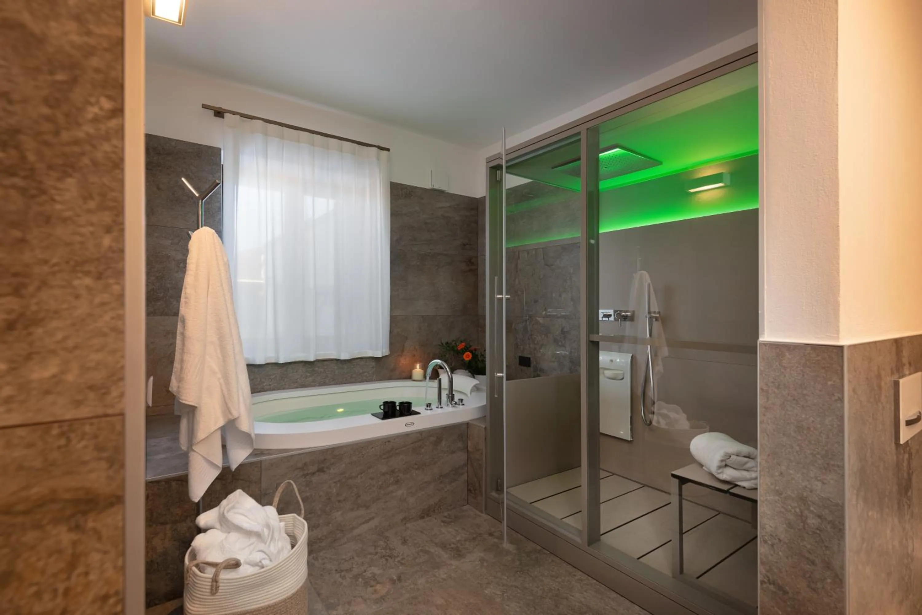 Shower in Sporting Hotel San Felice