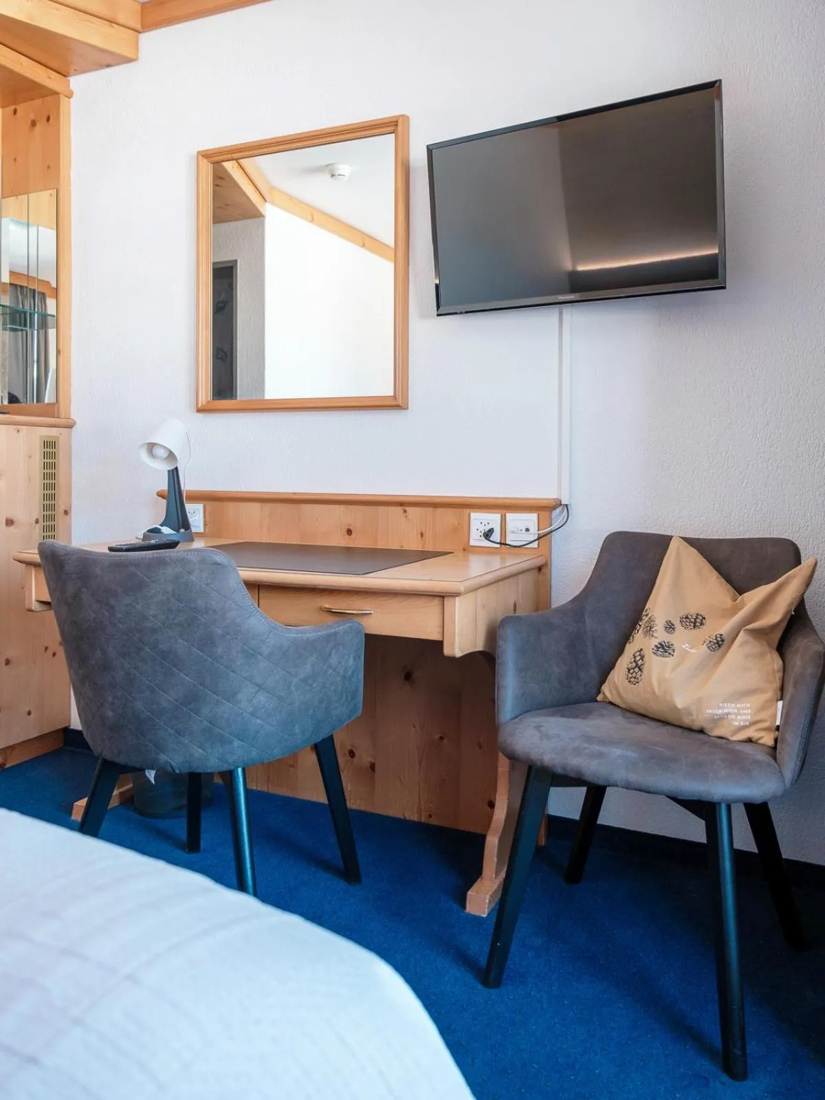 Bedroom, Bed in Hotel Bünda Davos