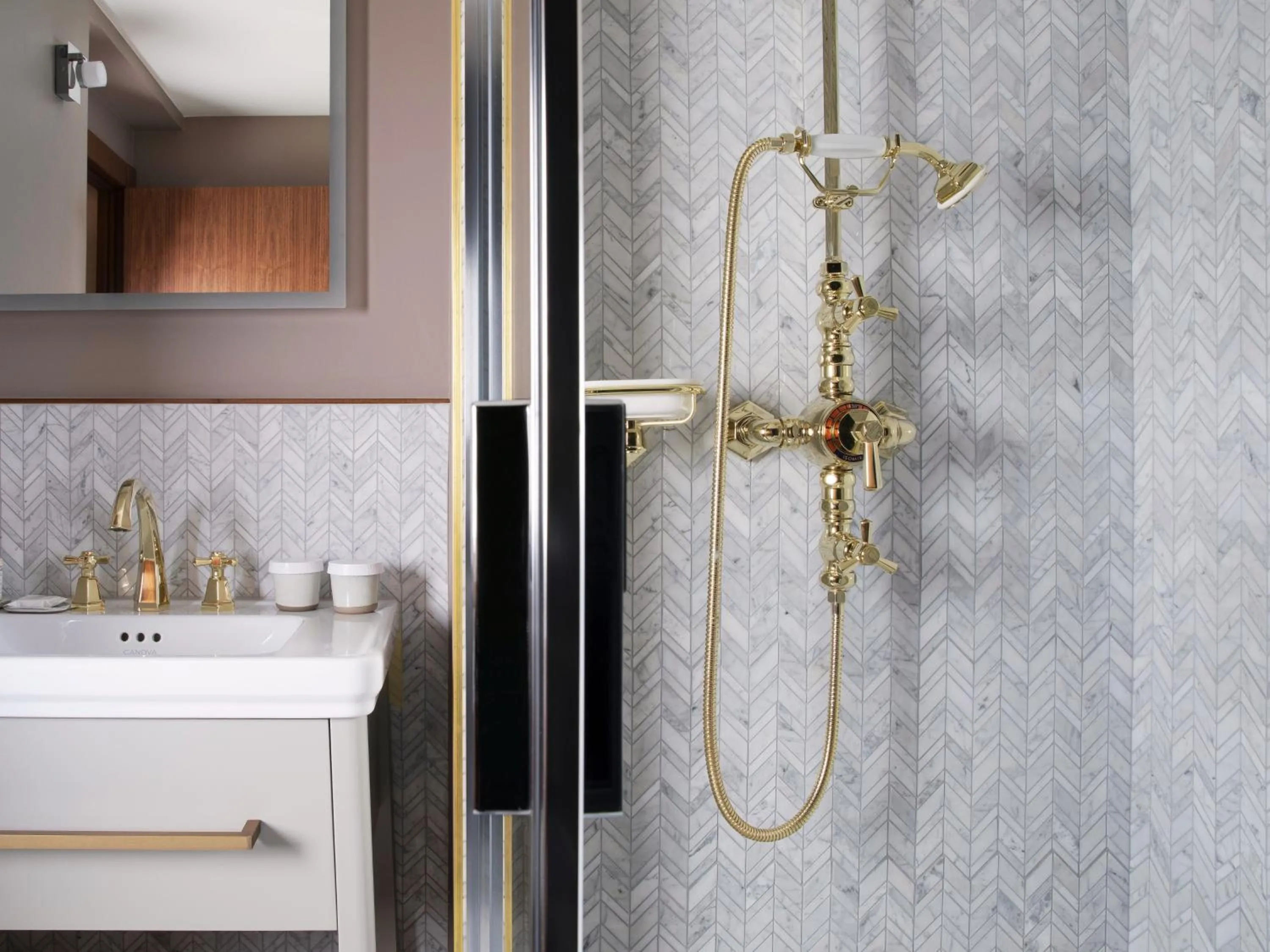 Bathroom in Maison Bréguet