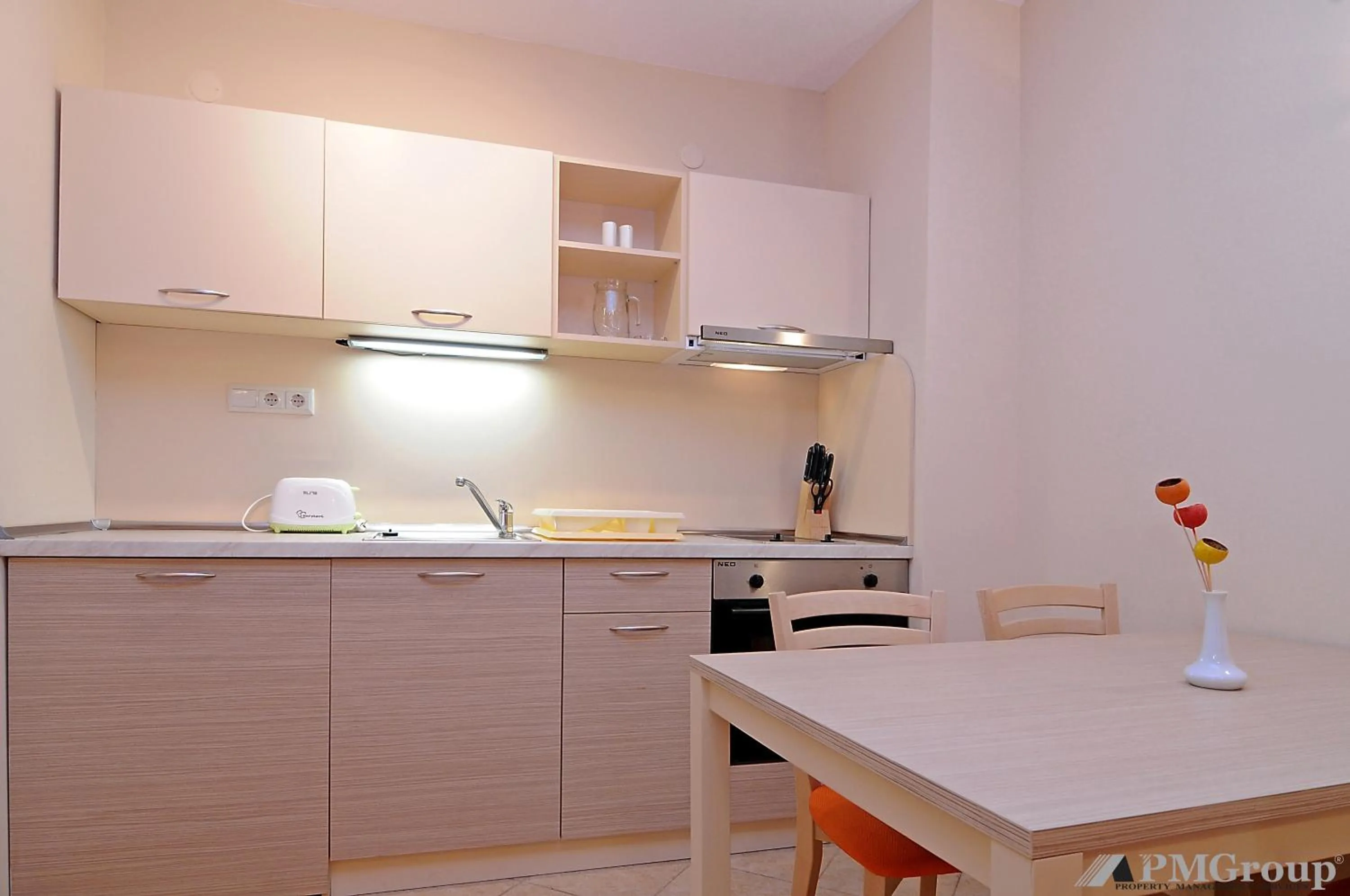 Kitchen or kitchenette in Royal Sun Apartments