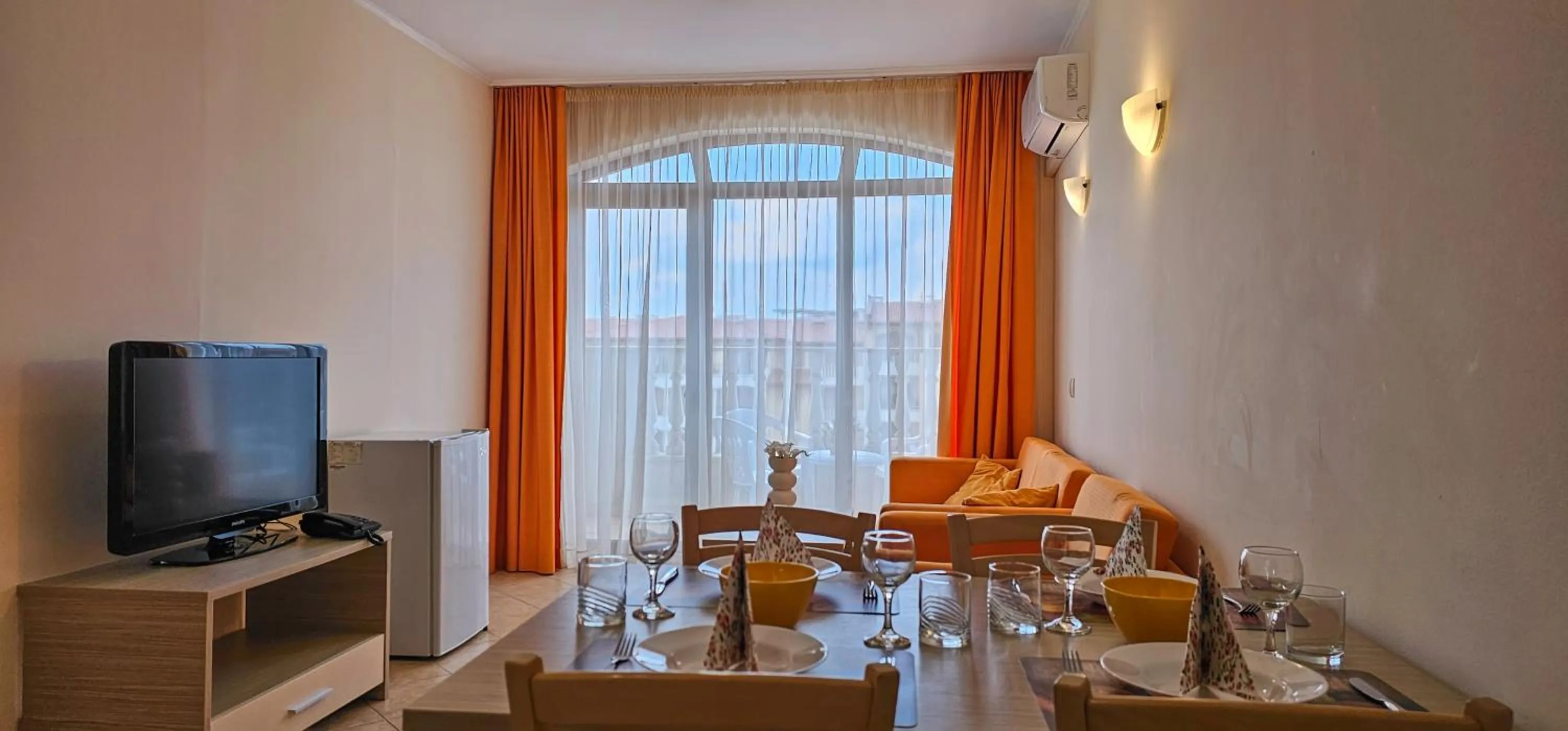 TV and multimedia in Royal Sun Apartments