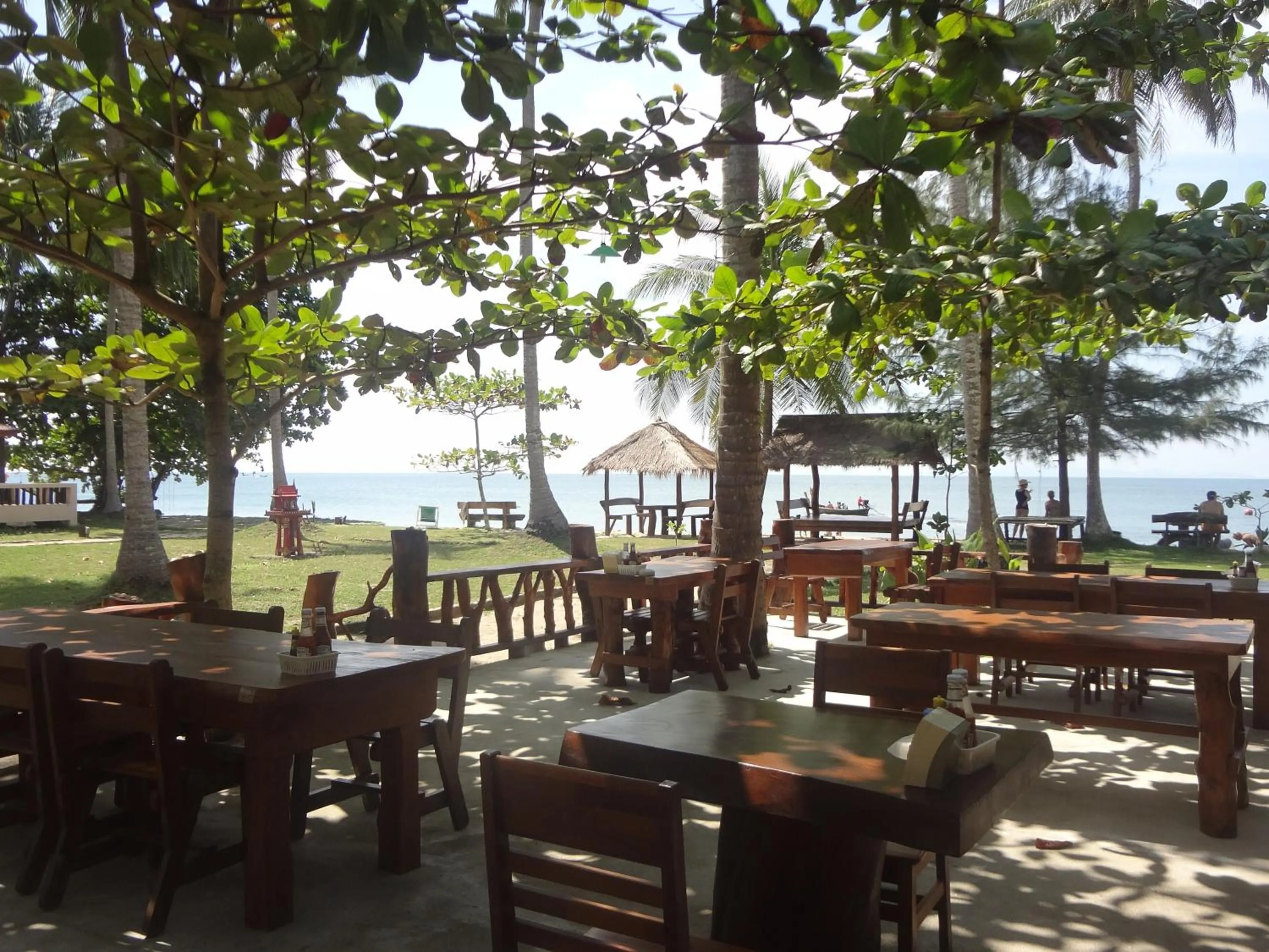 Restaurant/places to eat in Season Bungalow