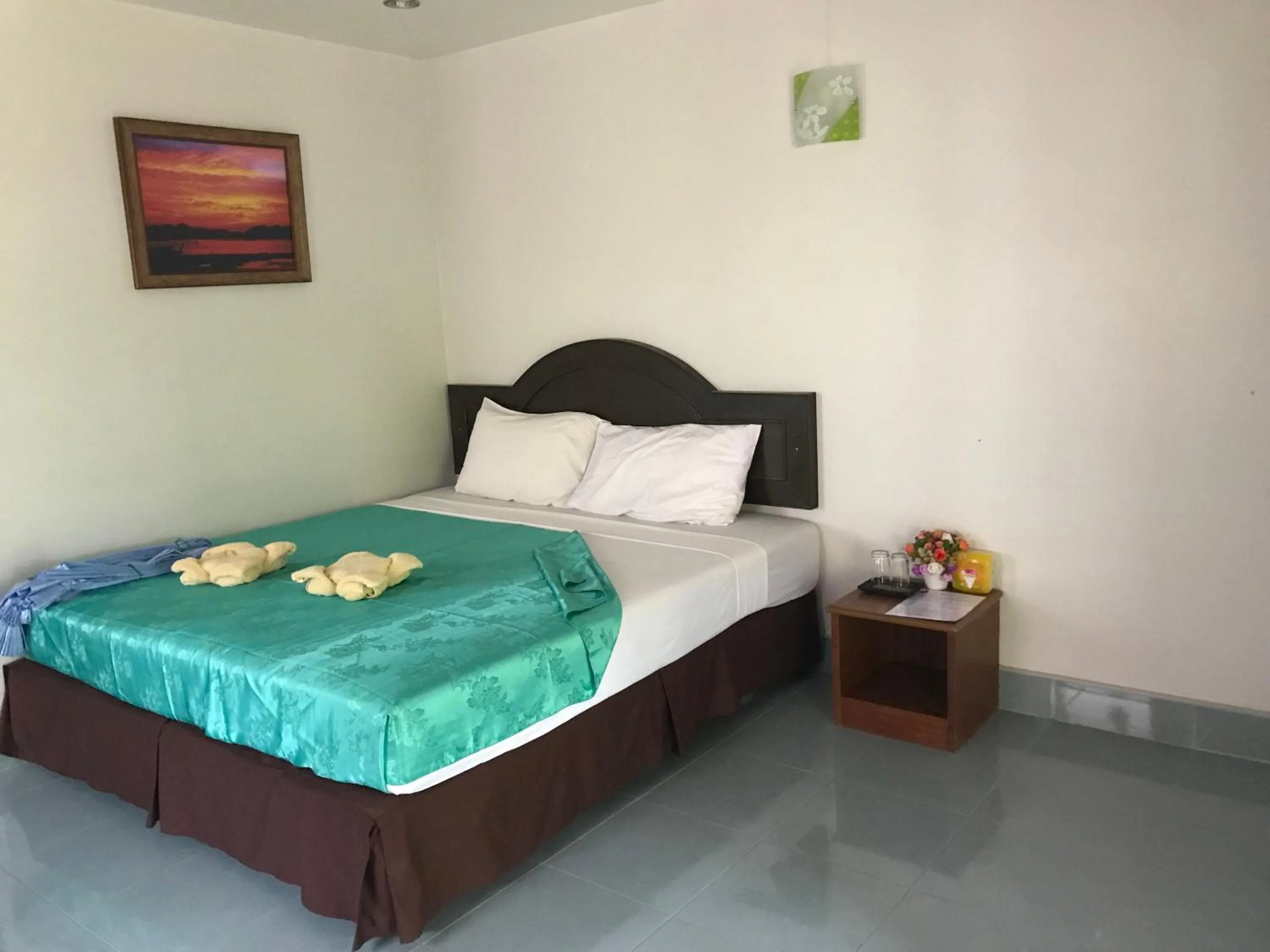 Bedroom, Bed in Season Bungalow