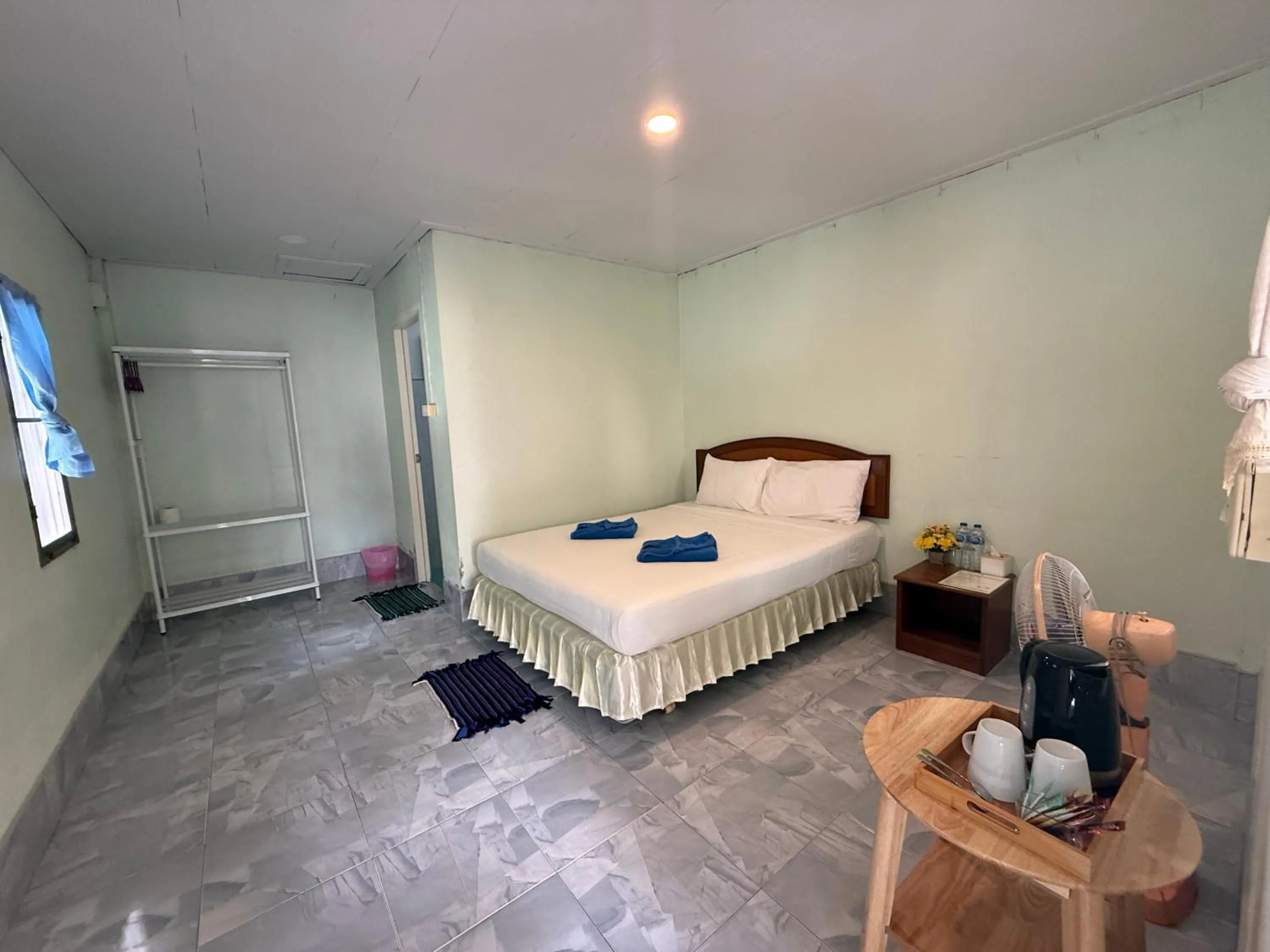 Bedroom, Bed in Season Bungalow