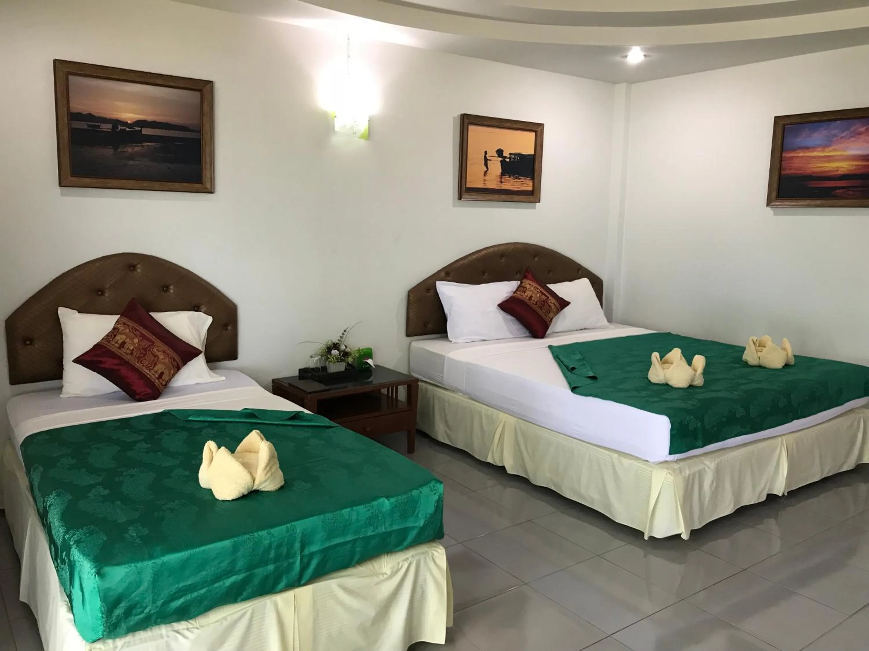 Bedroom, Bed in Season Bungalow