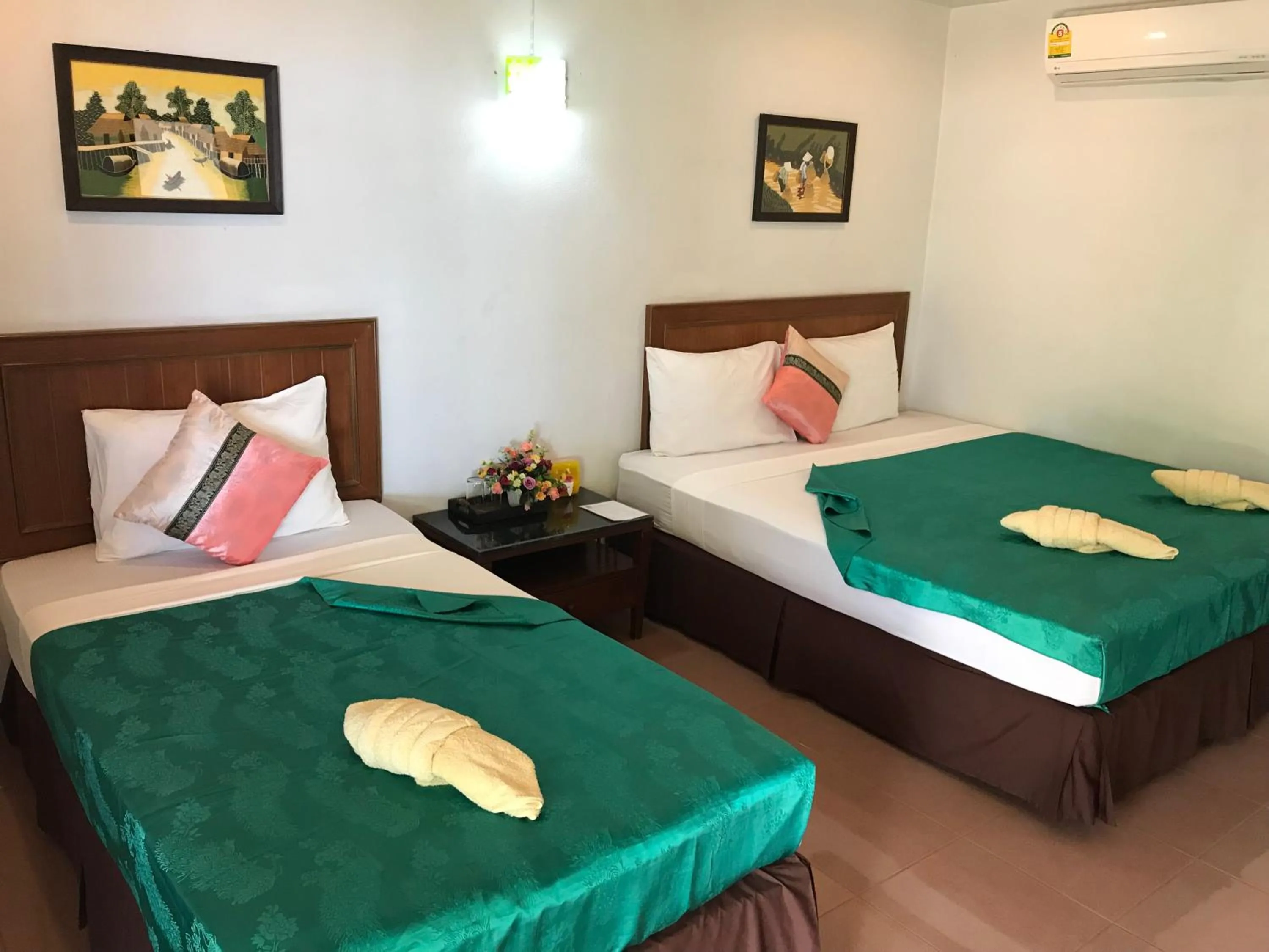 Bedroom, Bed in Season Bungalow