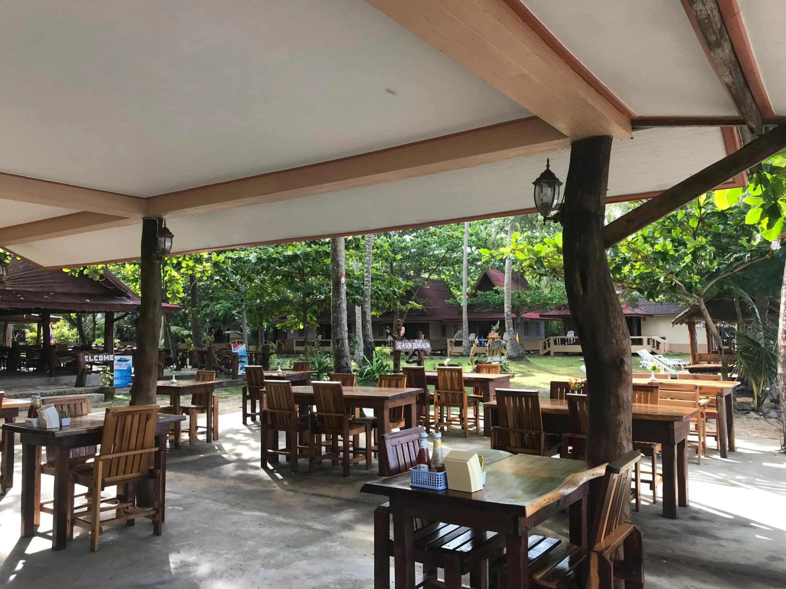 Restaurant/places to eat in Season Bungalow