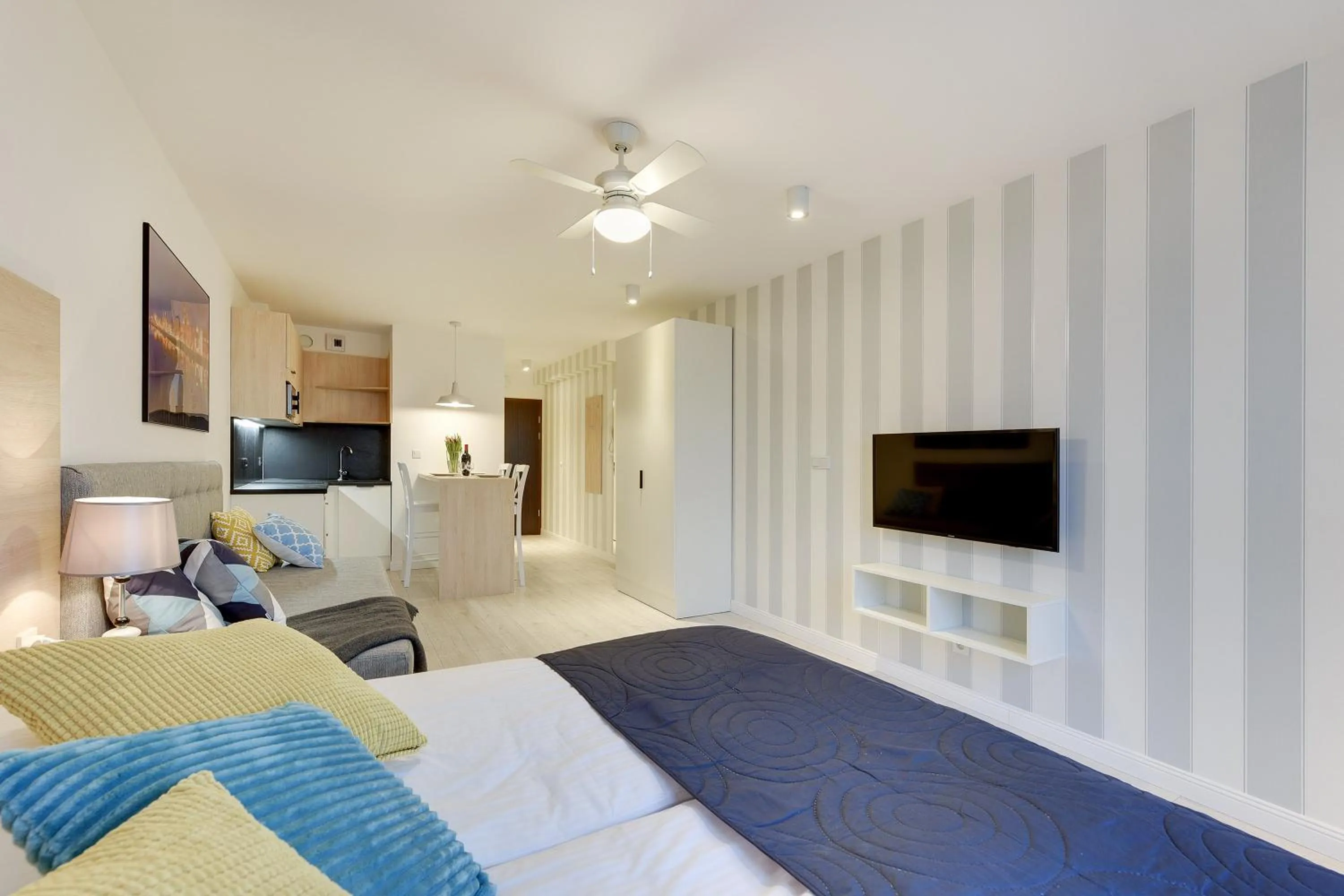 TV and multimedia, Bed in Chrobry Apartamenty Gdańsk Grodzka 10