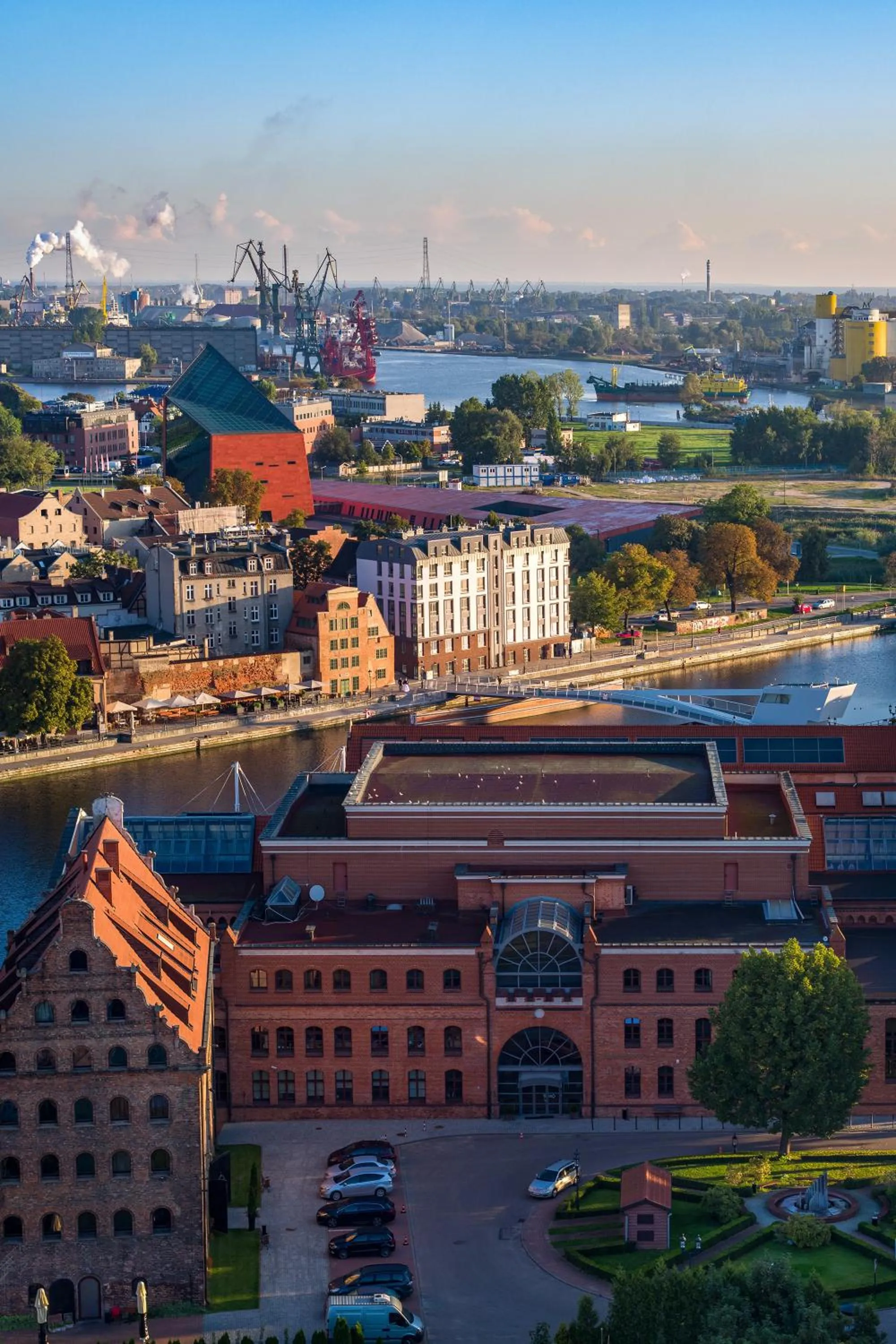 Property building in Chrobry Apartamenty Gdańsk Grodzka 10