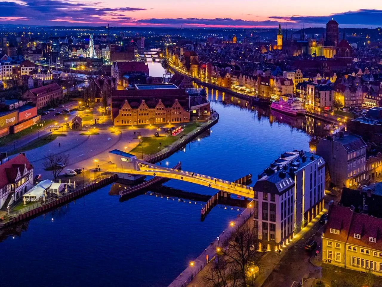 Property building in Chrobry Apartamenty Gdańsk Grodzka 10