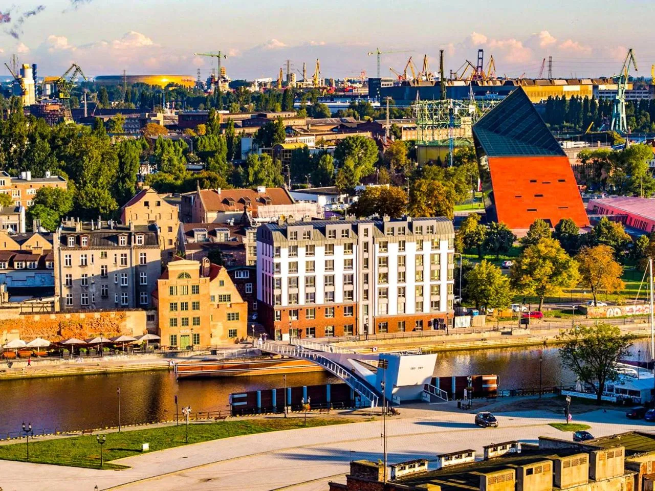 Property building in Chrobry Apartamenty Gdańsk Grodzka 10