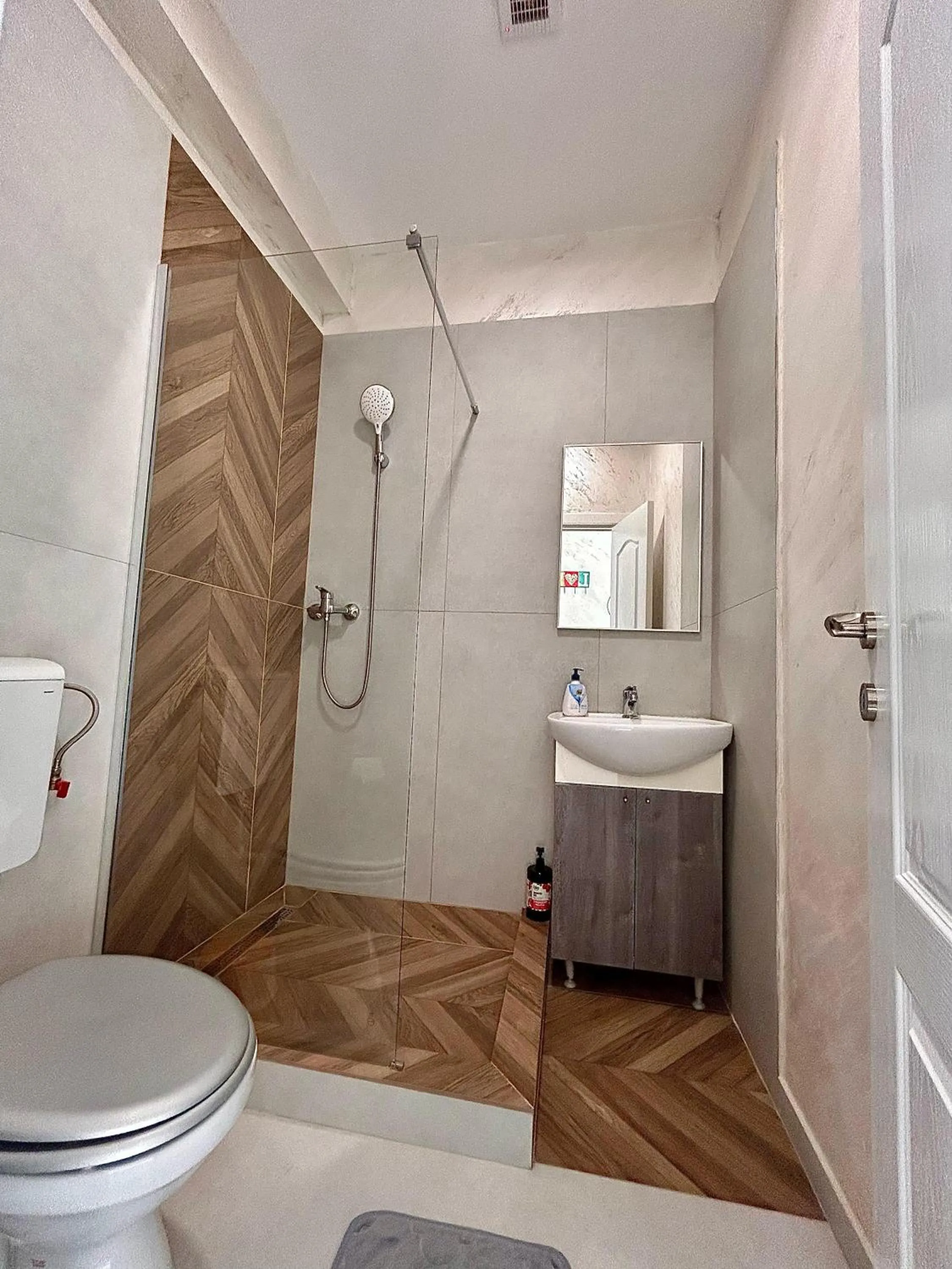 Shower in Teodoroiu nr. 5