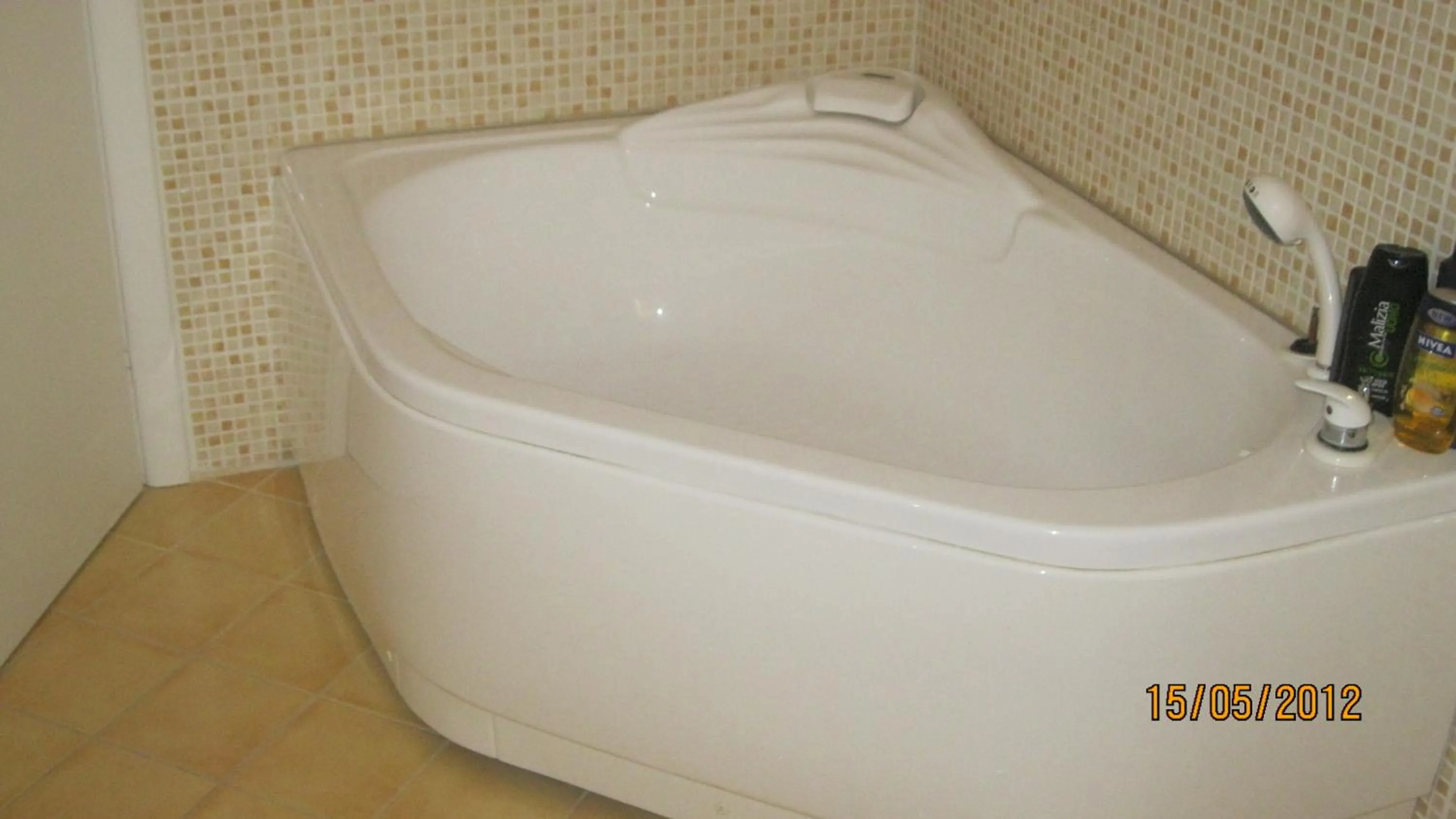 Bathroom in AFFITTACAMERE La Tartaruga