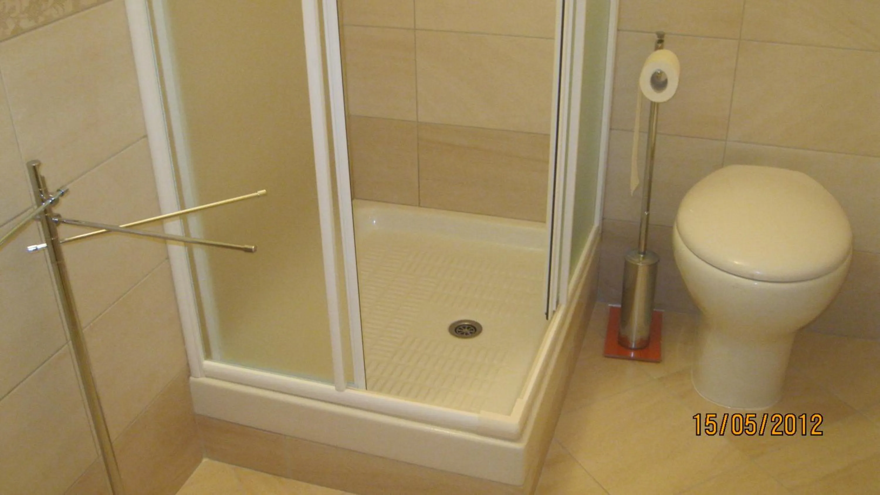 Bathroom in AFFITTACAMERE La Tartaruga