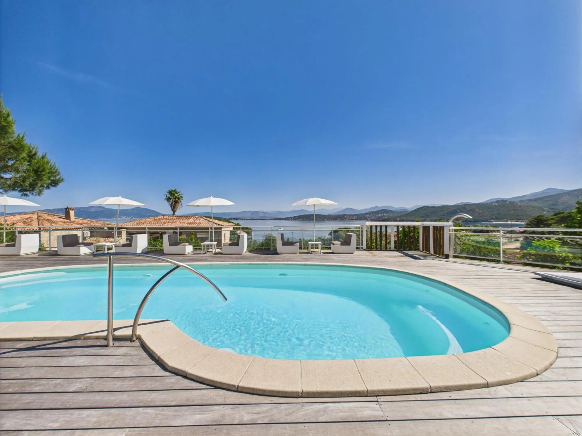 Swimming pool in Résidence Aigue Marine