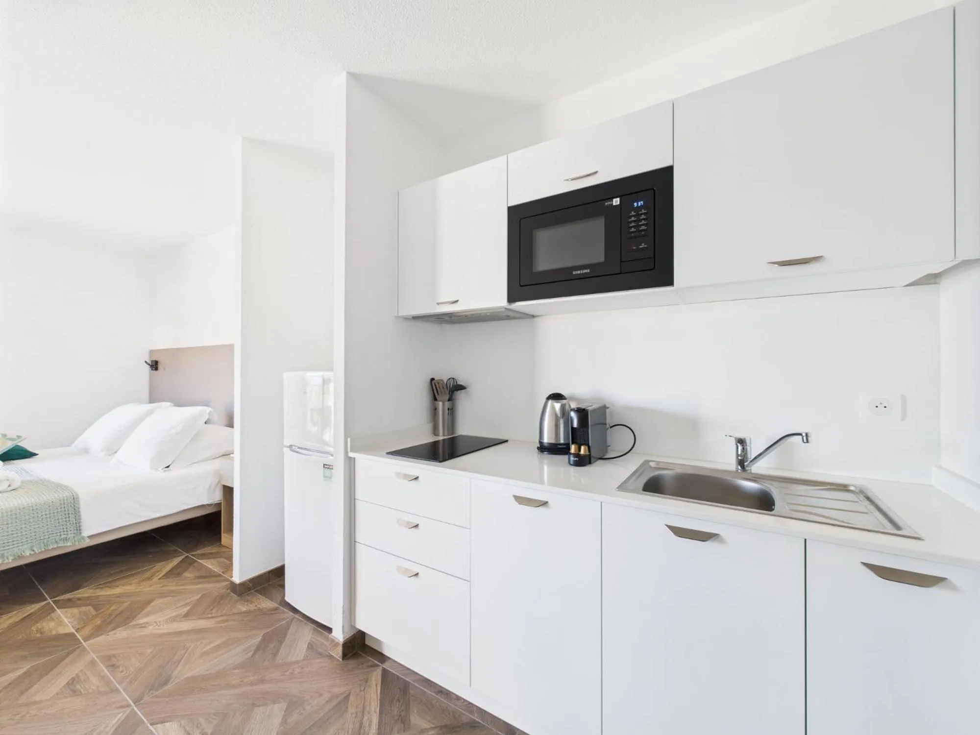 Kitchen or kitchenette, Bed in Résidence Aigue Marine