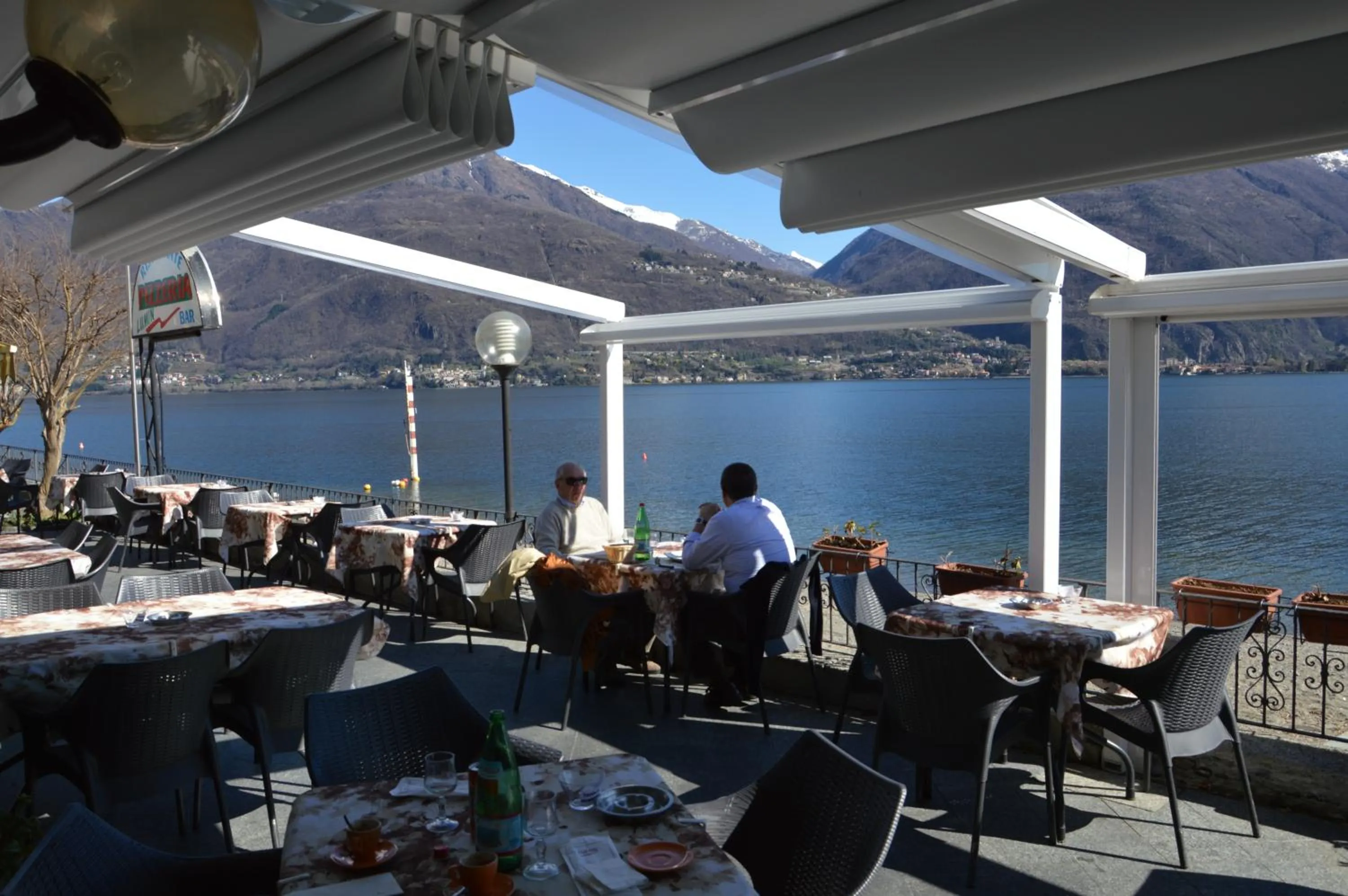 Restaurant/places to eat in Hotel Lumin