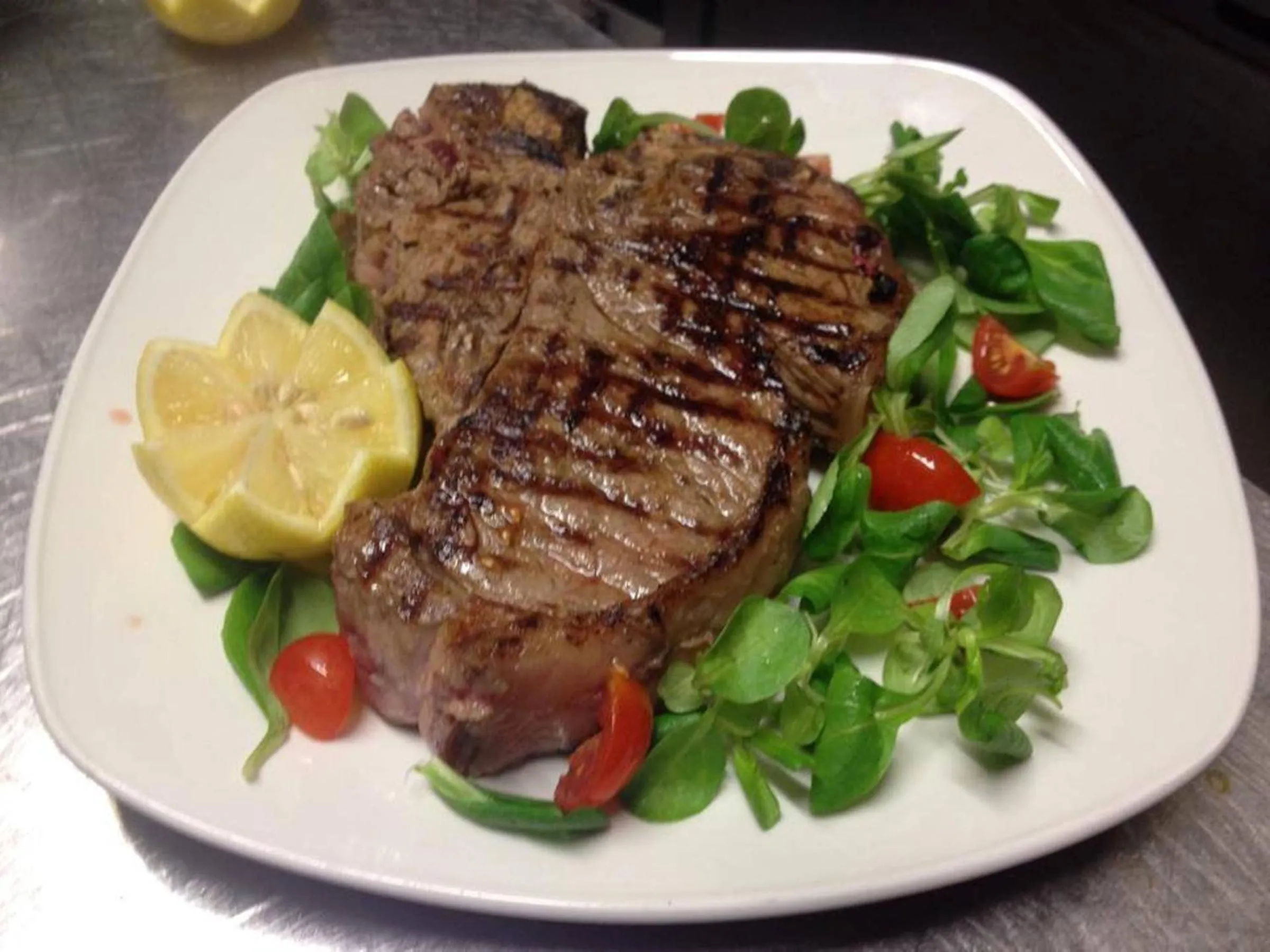 Restaurant/places to eat in Hotel Lumin