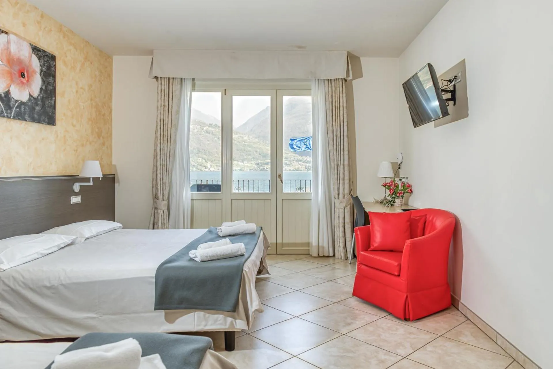 View (from property/room), Bed in Hotel Lumin