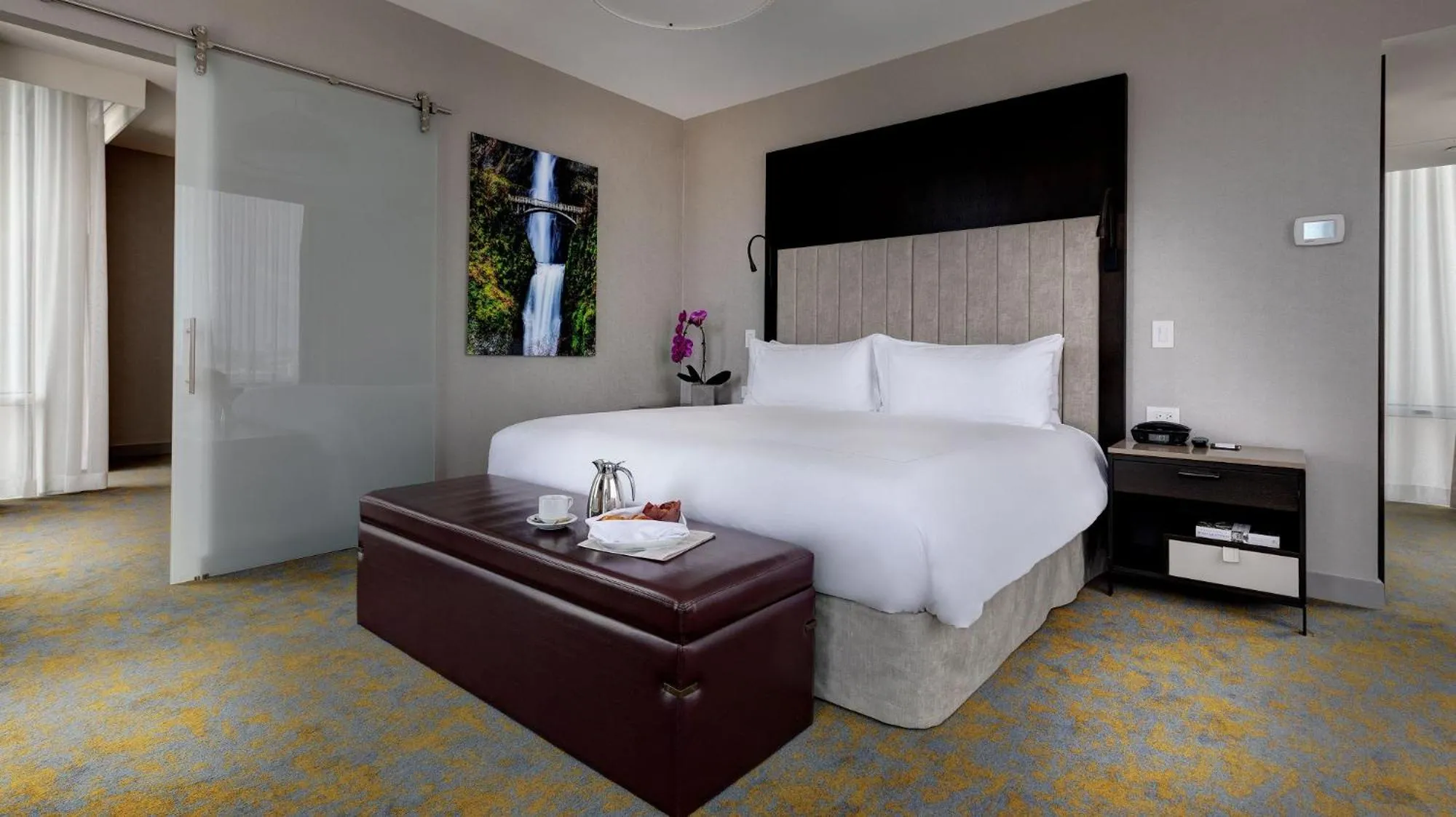 Bedroom, Bed in Hotel X Toronto, a Destination by Hyatt Hotel