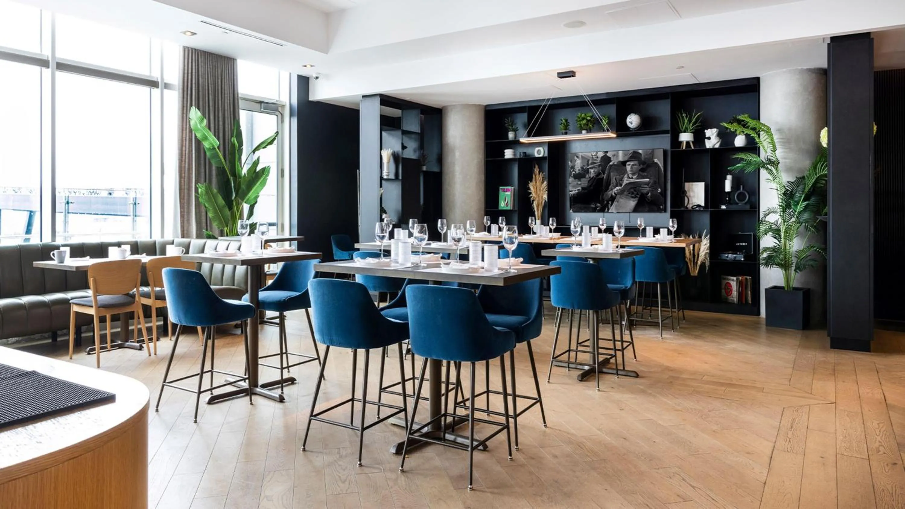 Restaurant/places to eat in Hotel X Toronto, a Destination by Hyatt Hotel