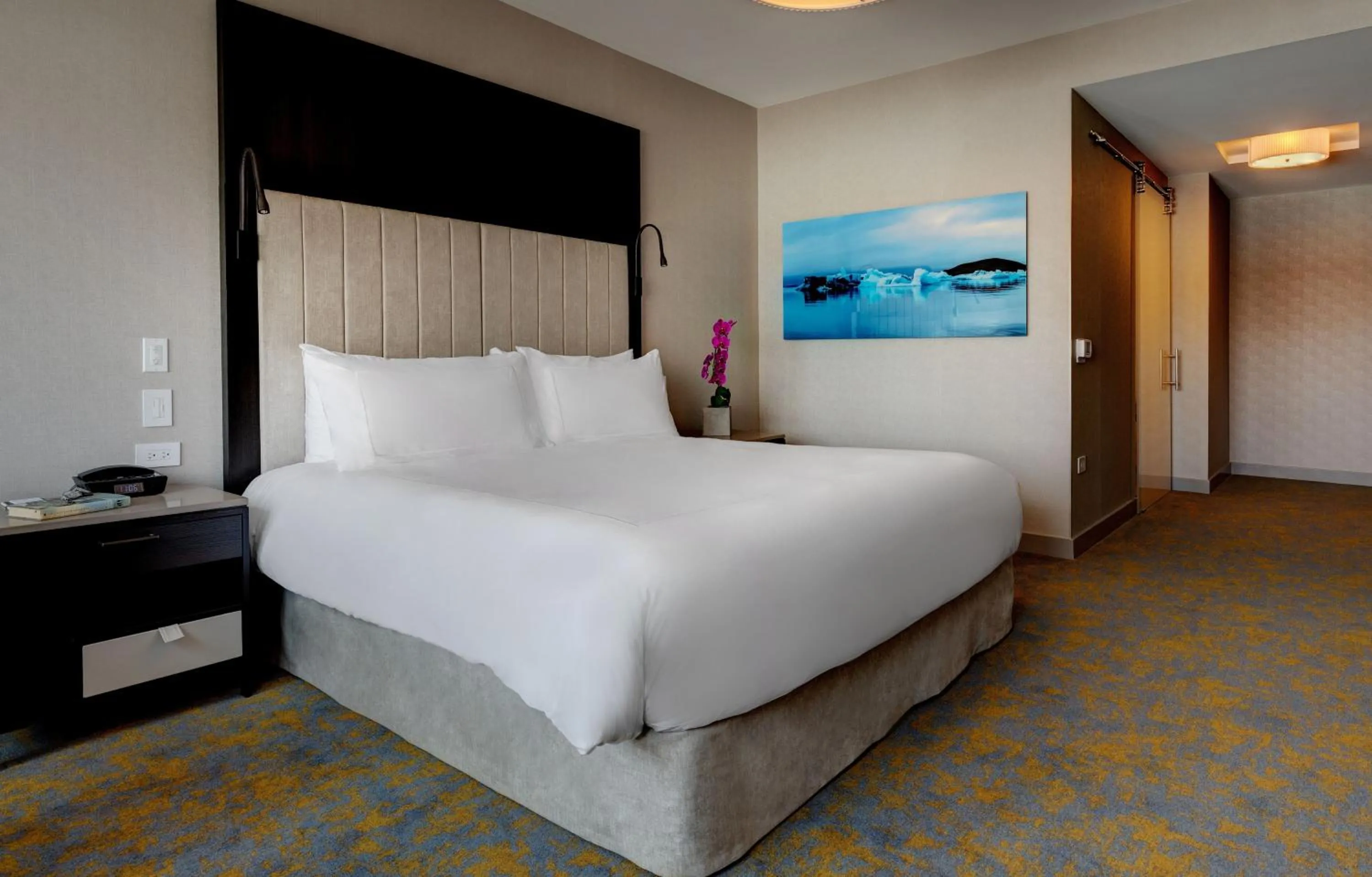 Bedroom, Bed in Hotel X Toronto, a Destination by Hyatt Hotel