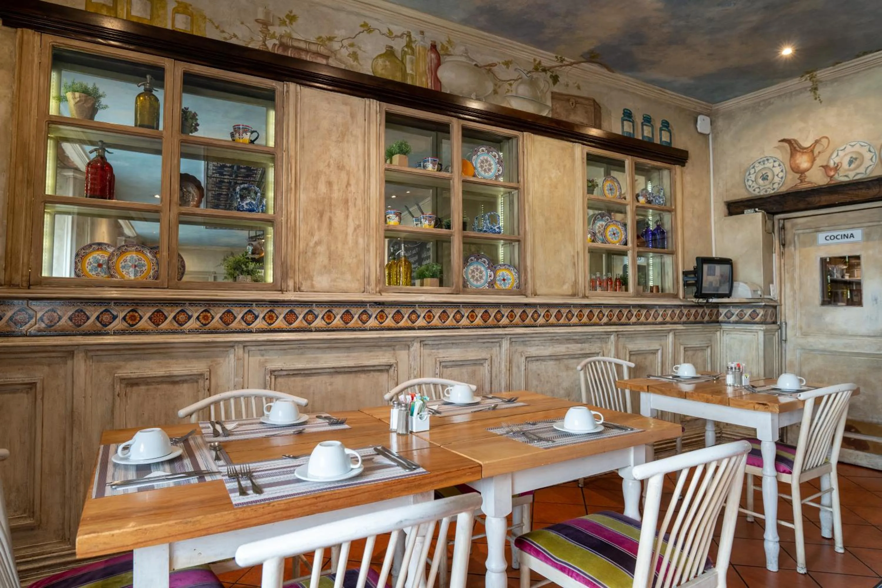 Restaurant/places to eat in Hotel Boutique Santa Lucia