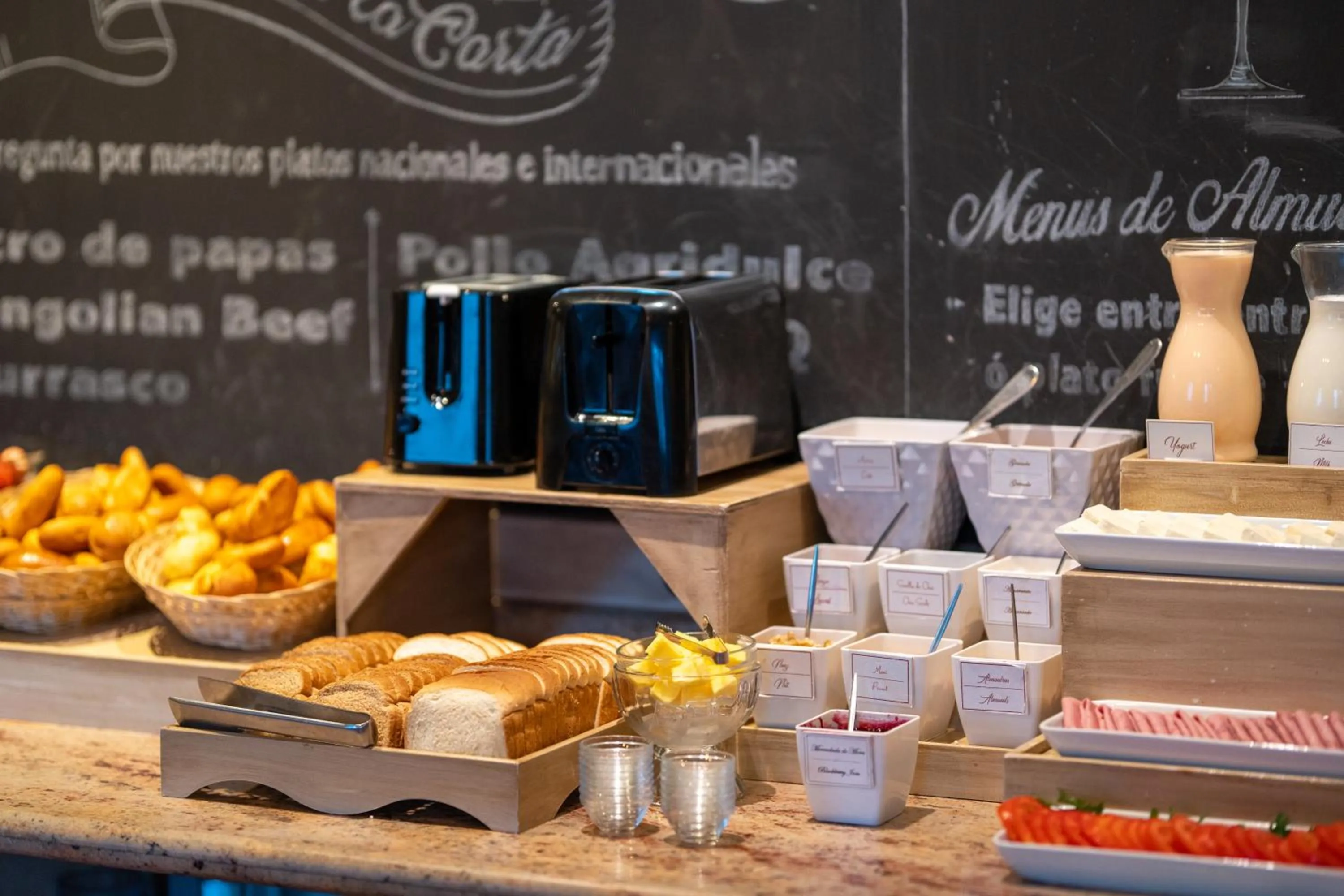 Breakfast in Hotel Boutique Santa Lucia