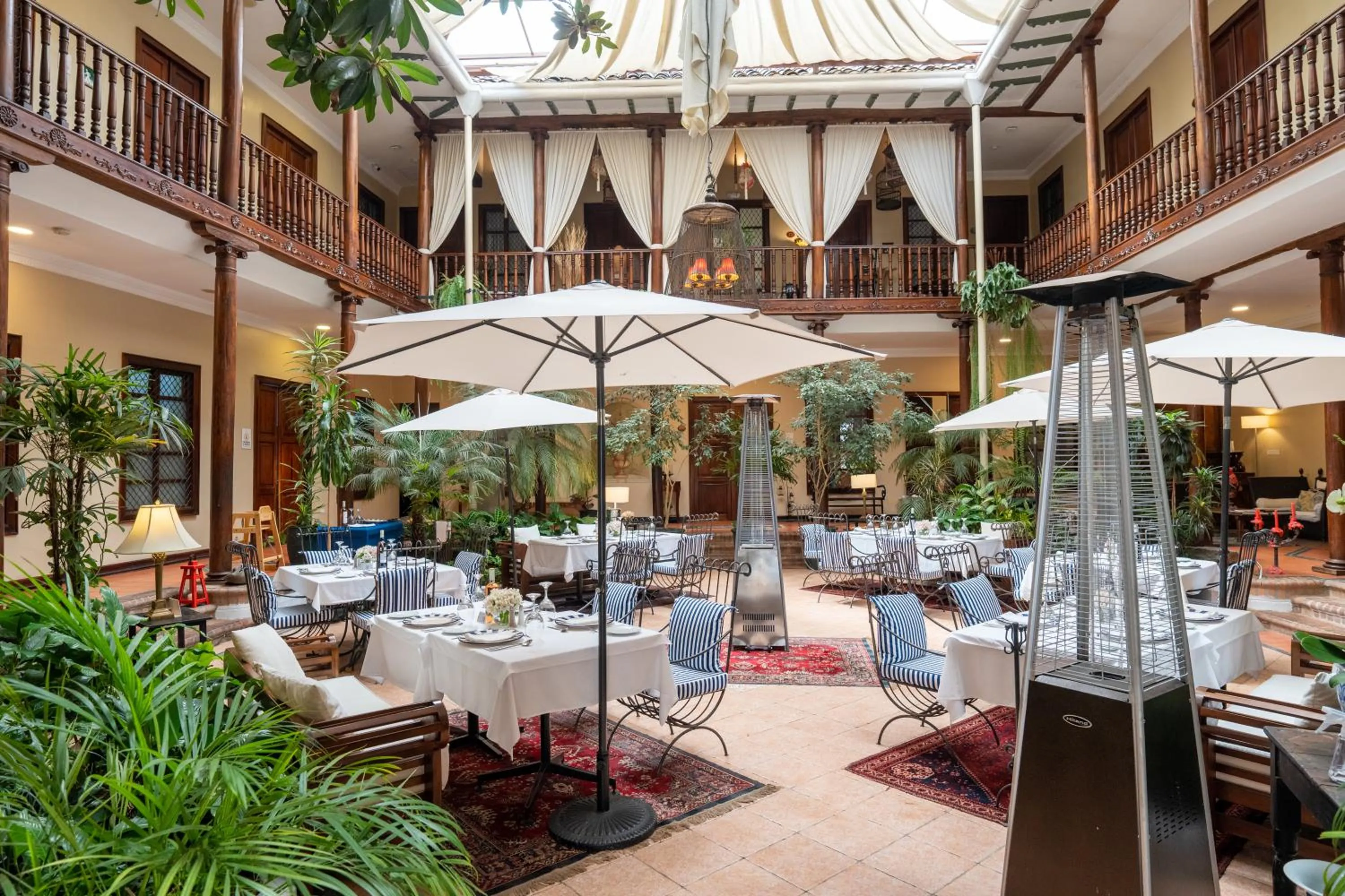 Restaurant/places to eat in Hotel Boutique Santa Lucia