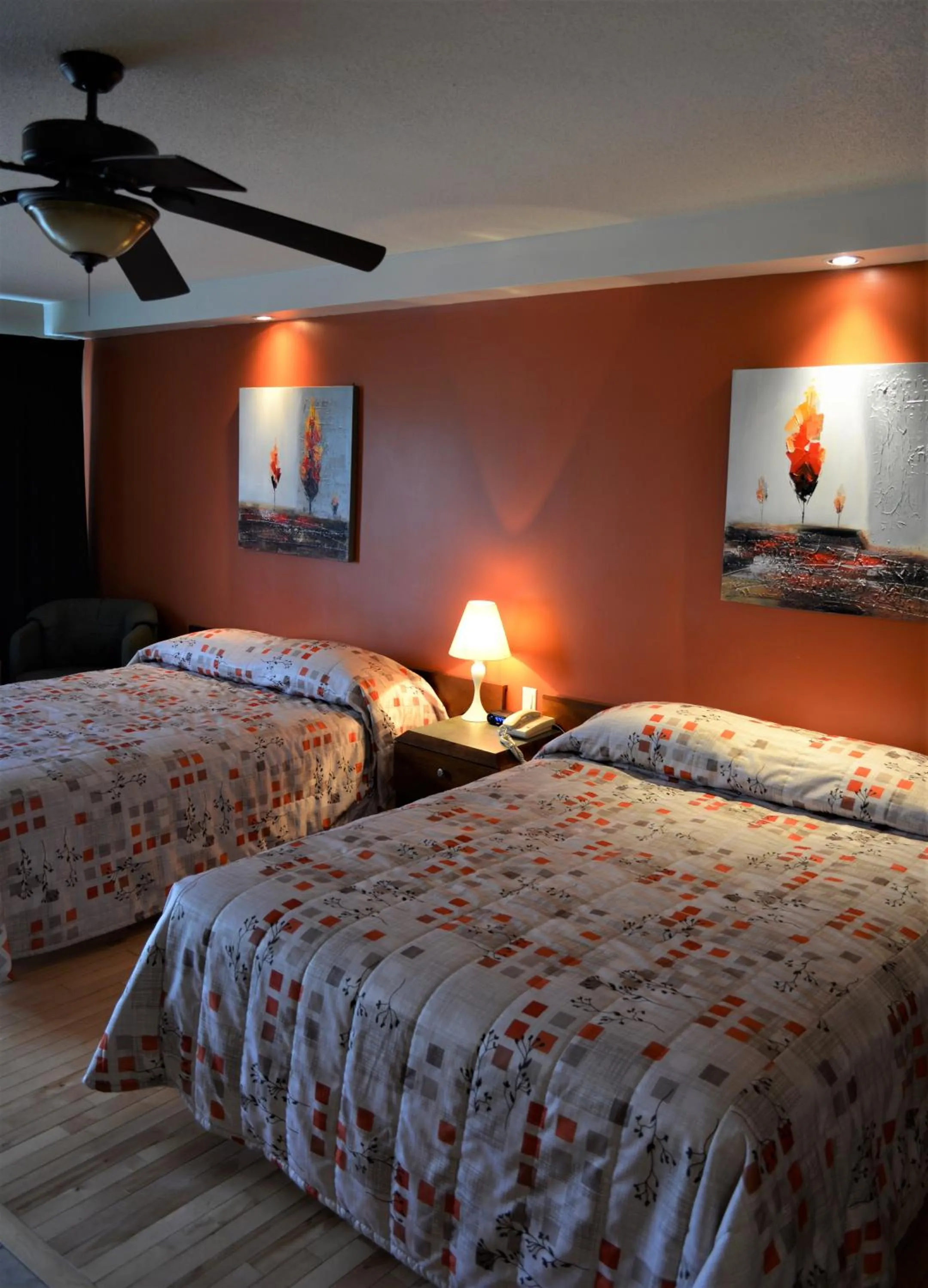 Bed in Motel Quatre Saisons