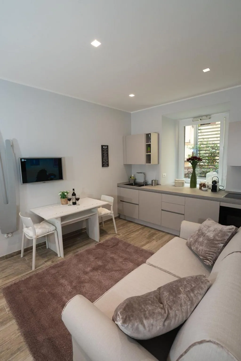 Laura Family Apartments