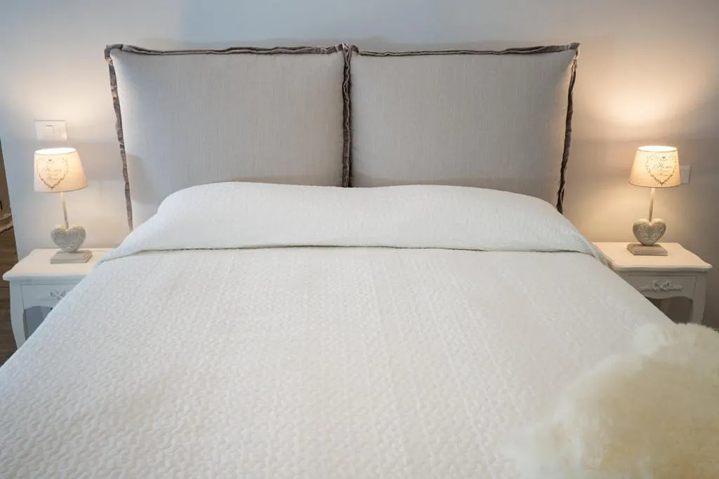 Bed in Laura Family Apartments