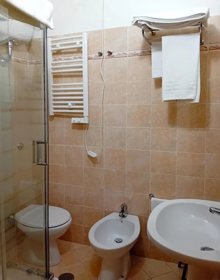 Shower in Camere Del Re