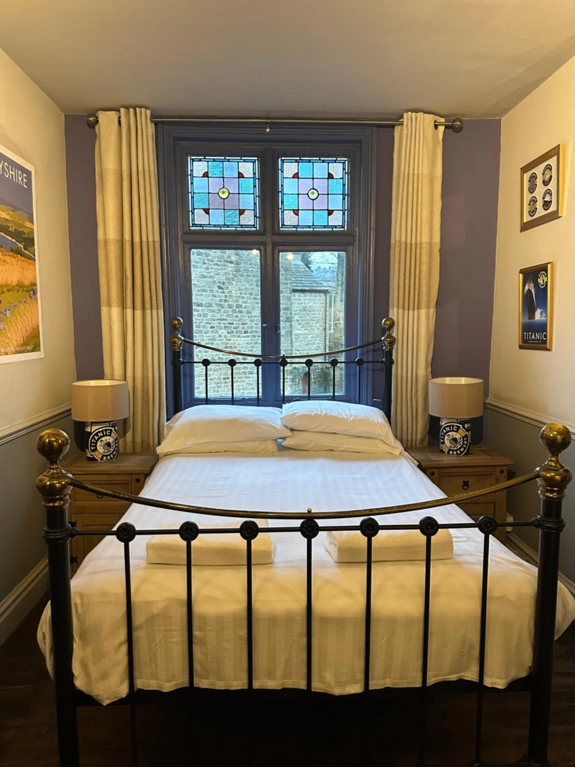 Bedroom, Bed in The Old Poets' Corner