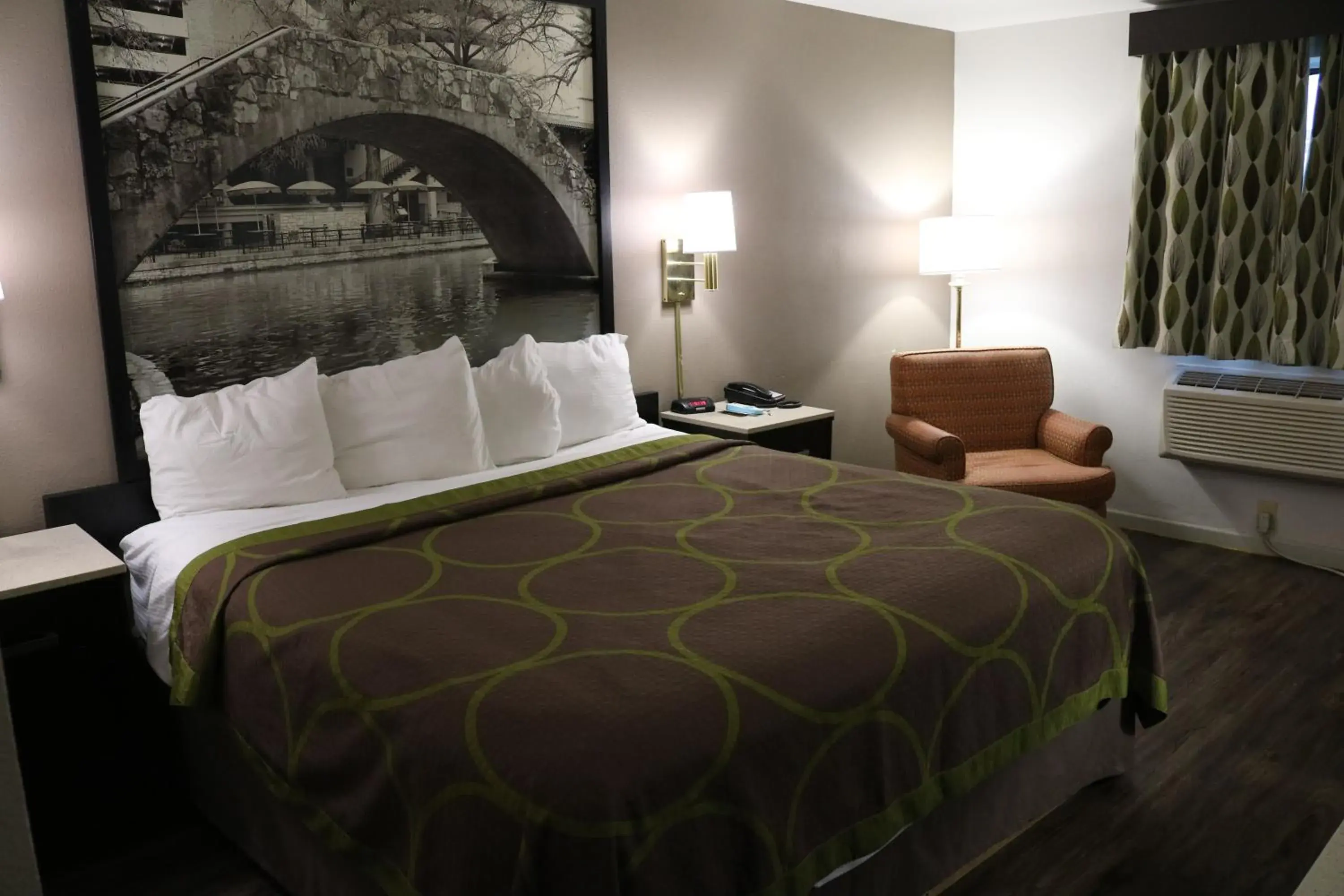 King Room - Non-Smoking in Super 8 by Wyndham San Antonio/I-35 North King Room - Non-Smoking in Super 8 by Wyndham San Antonio/I-35 North